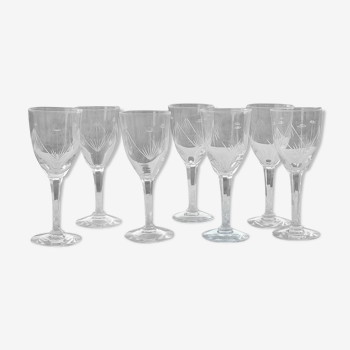 7 verres à vin en cristal taillé jambe à facettes Baccarat, saint louis ??