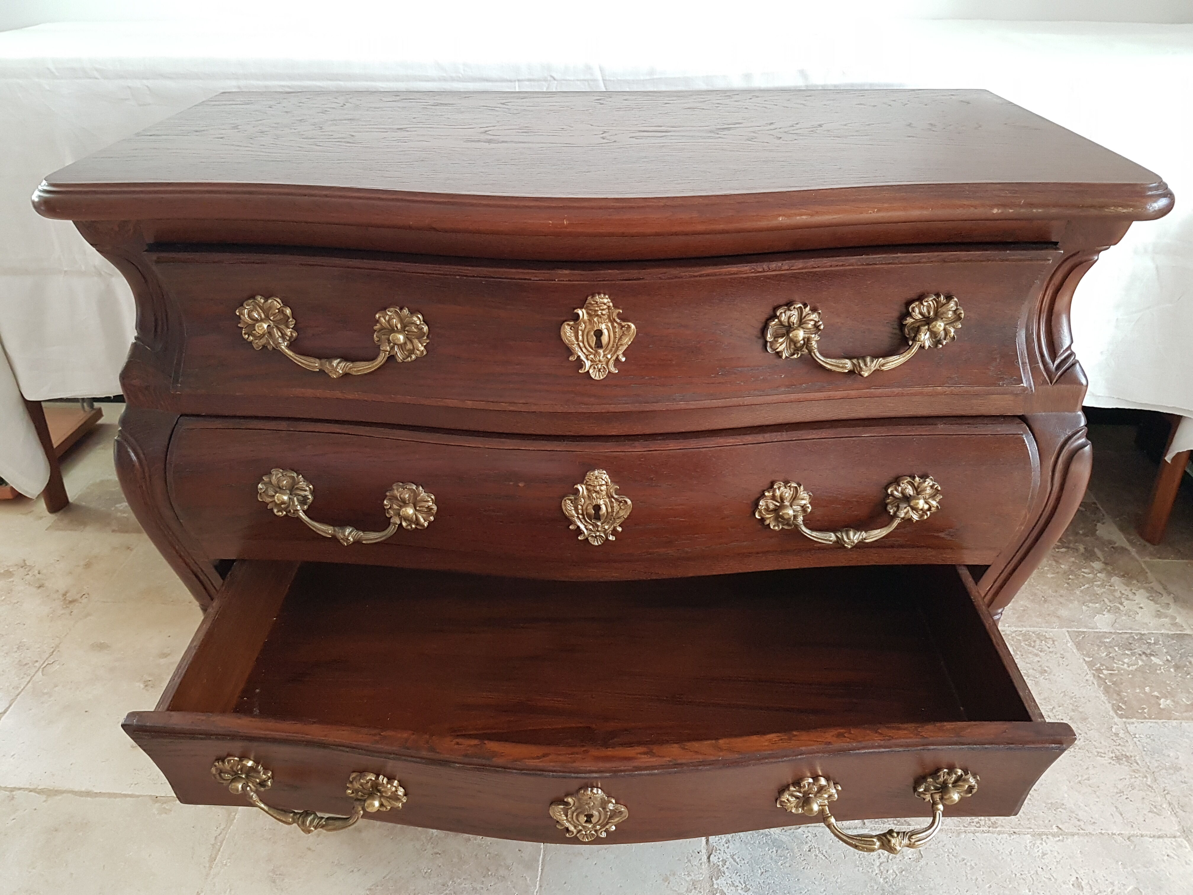 Commode tombeau bordelaise de style Louis XV