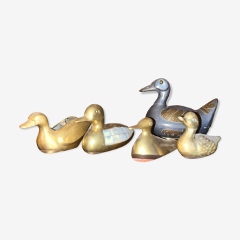 Lot de 16 canards en laiton