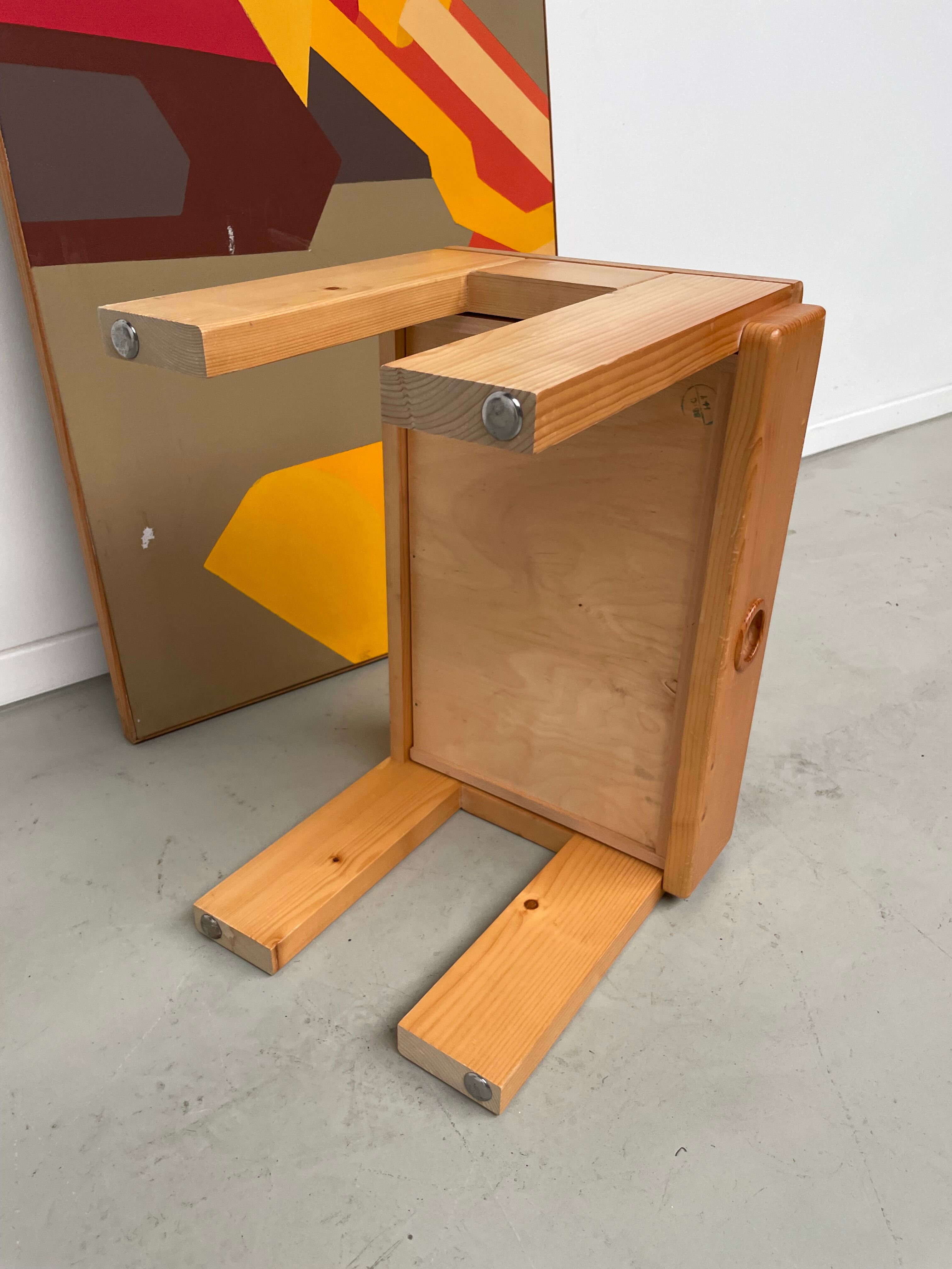 Bedside table in pine