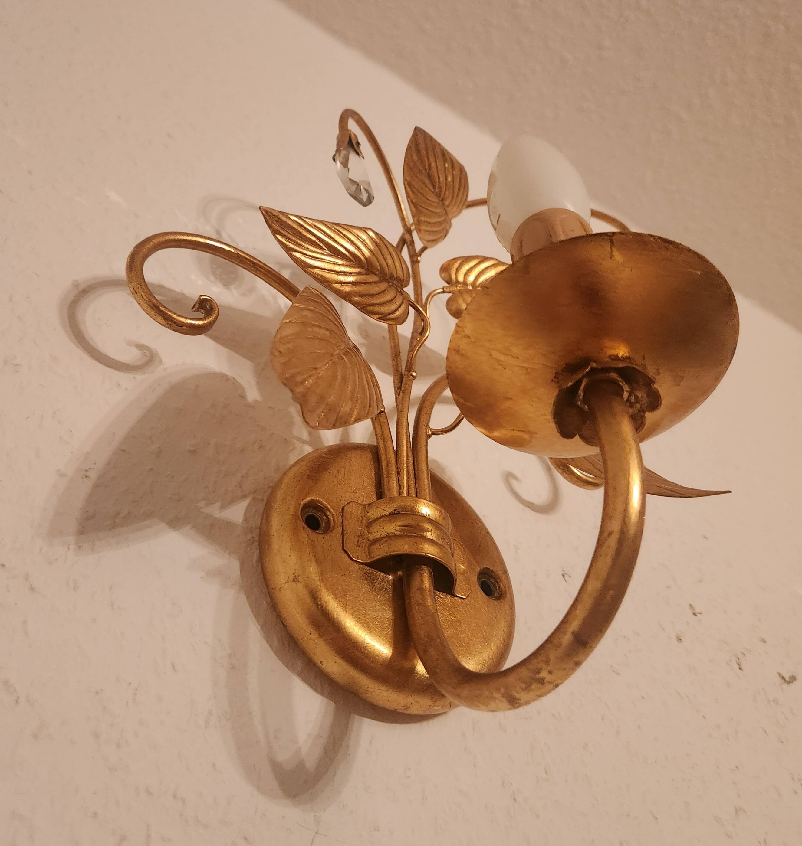 Shabby Wandlampe vergoldet Blattgold Kristallelemente Hollywood Regency 70s