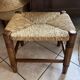 Tabouret bas en paille
