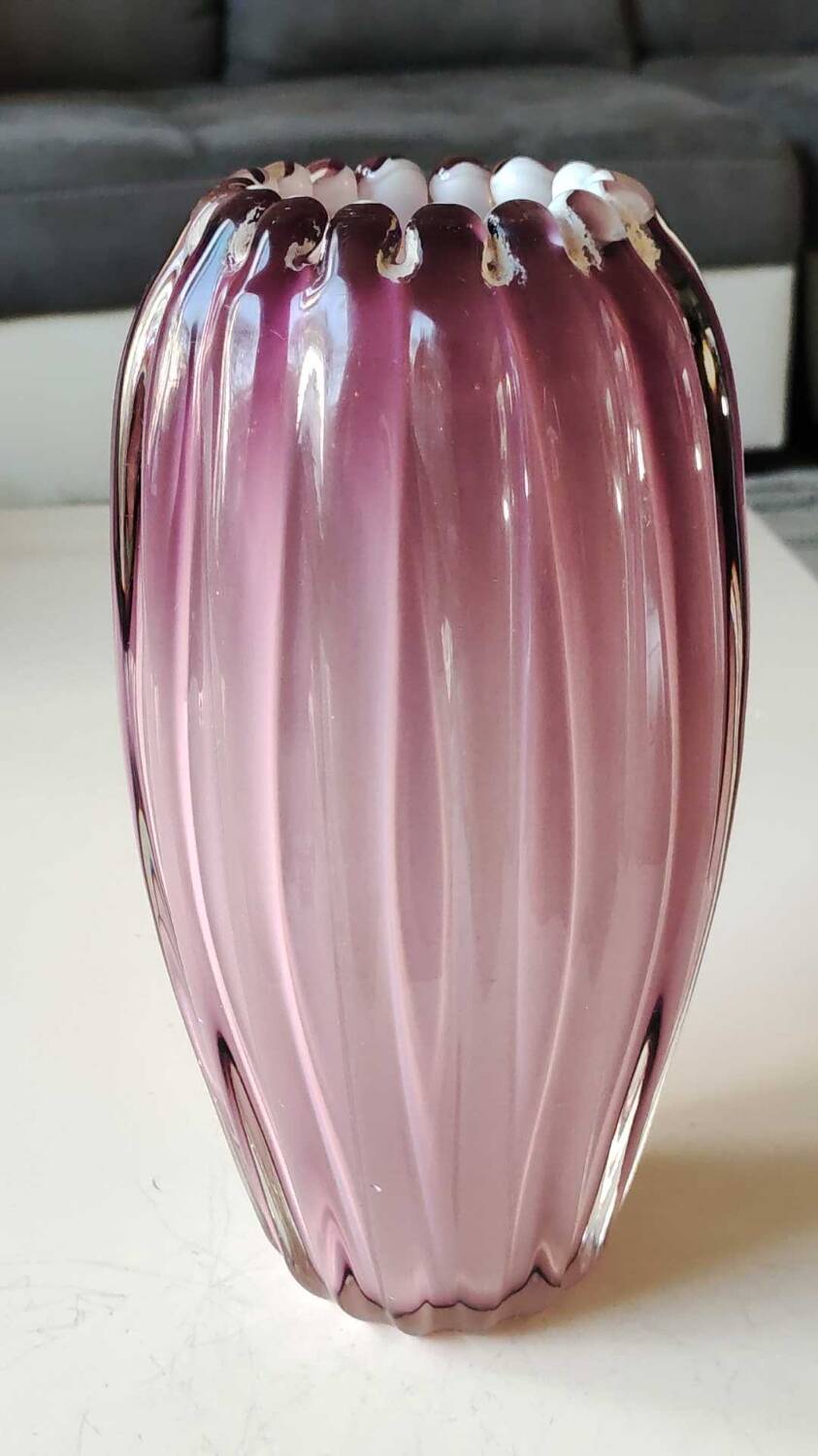 Organic floral vase. Blown glass in pink tones. Seguso Murano style