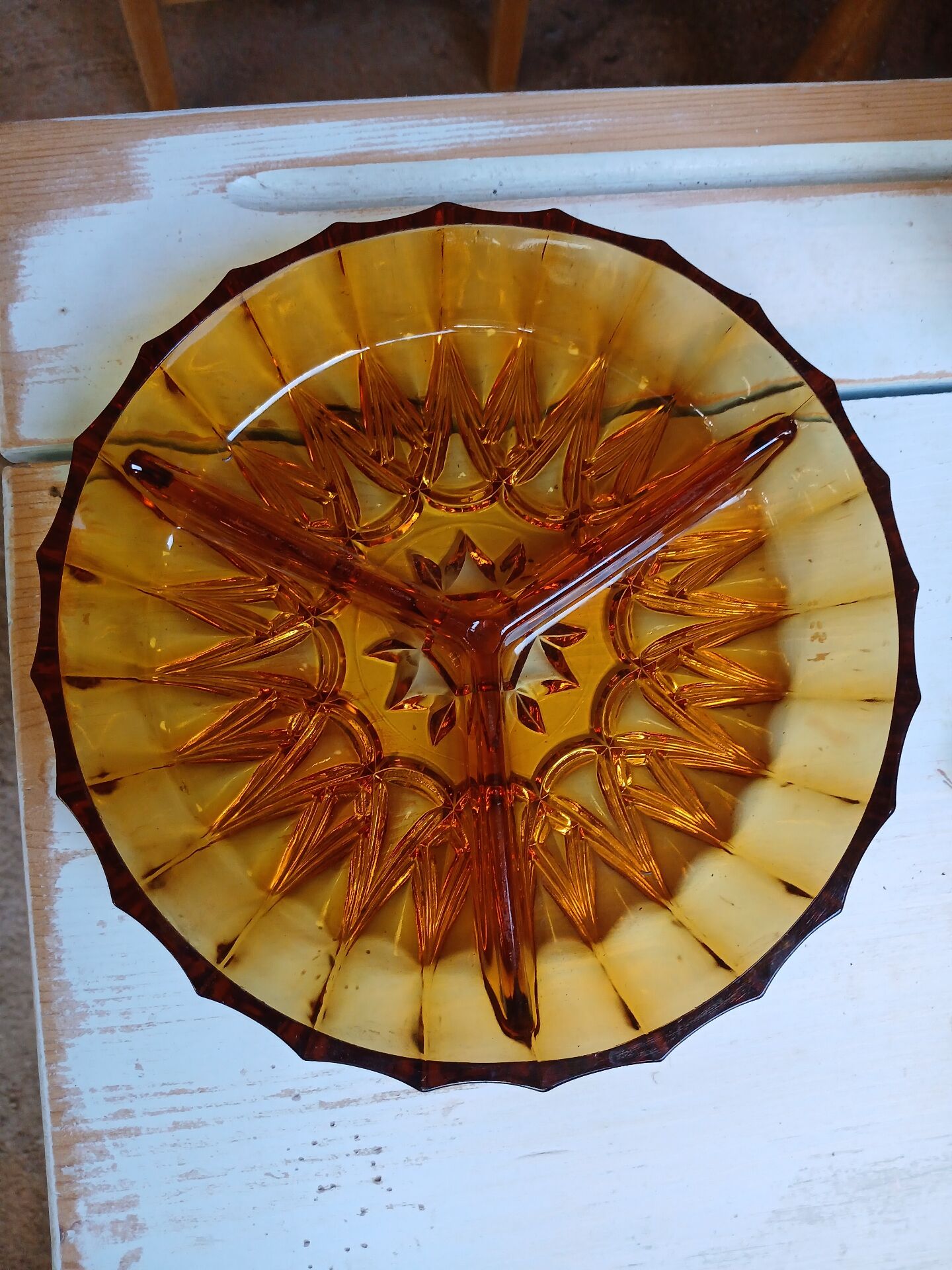Plat apéritif vintage en verre ambré 