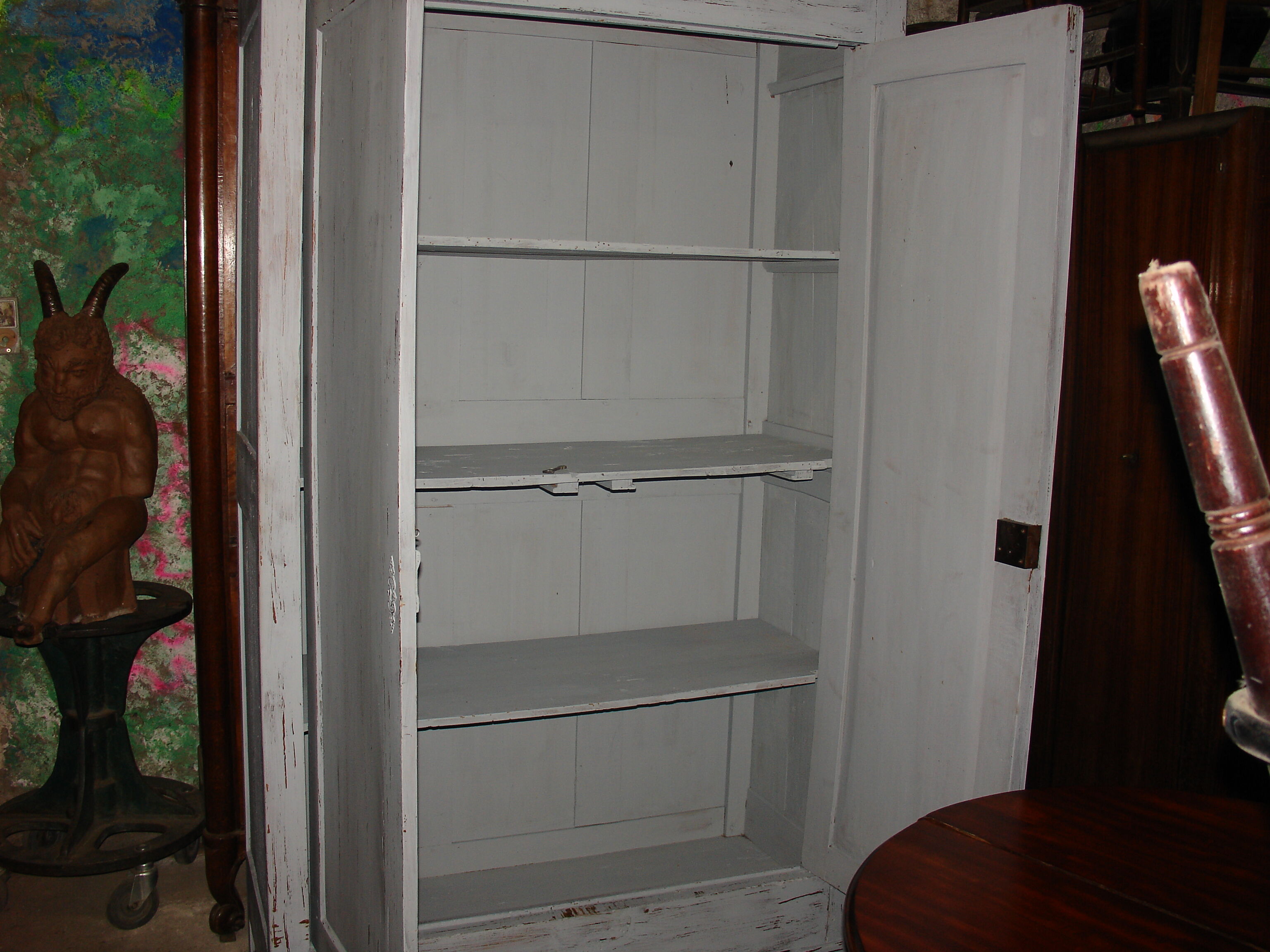 Closet time Louis Philippe