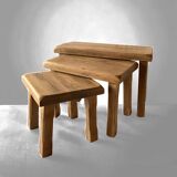 Lot de 3 tables gigognes brutalistes en chêne massif