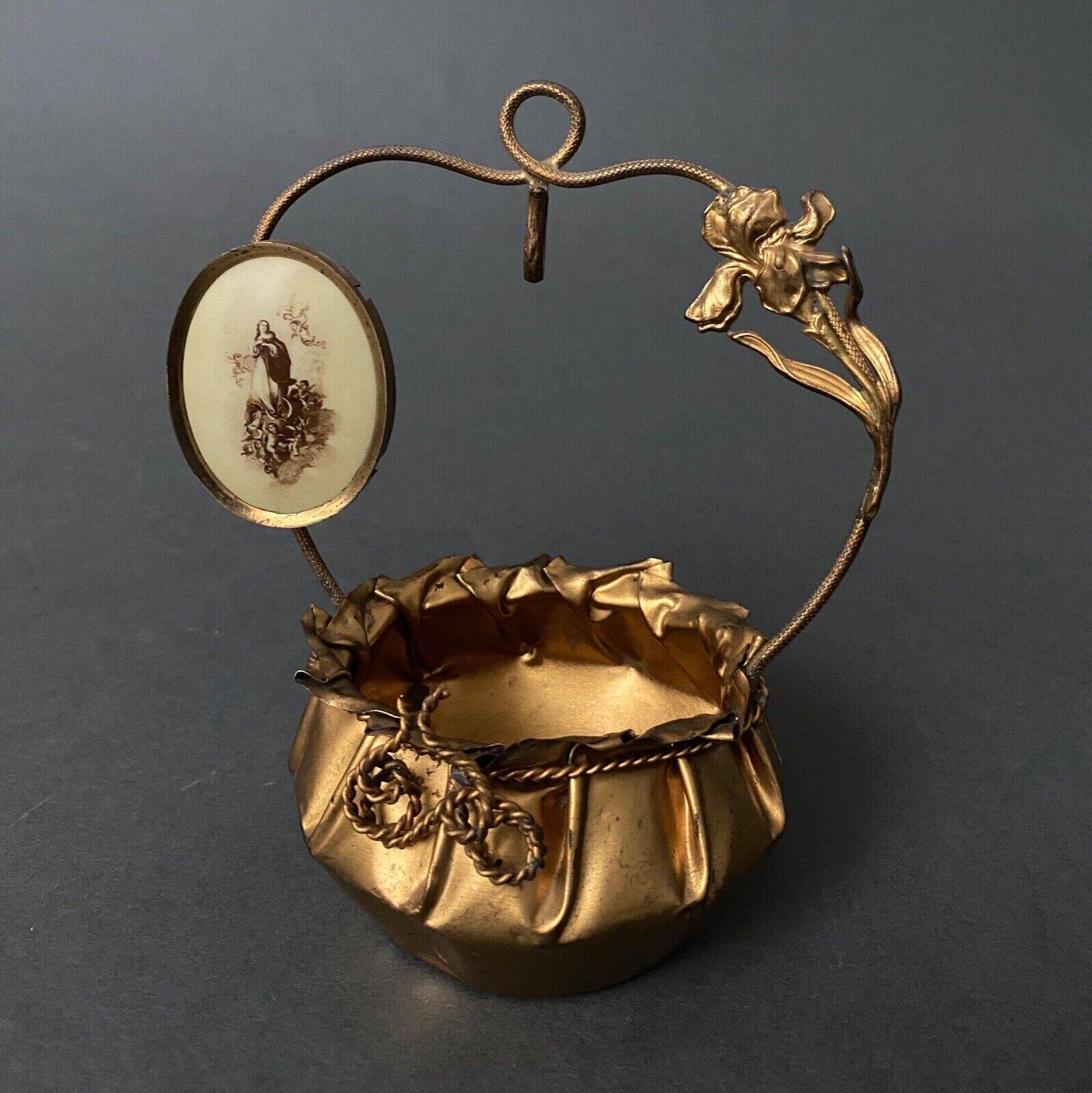 Golden metal basket Napoleon III 19th century foliage decoration religious medallion