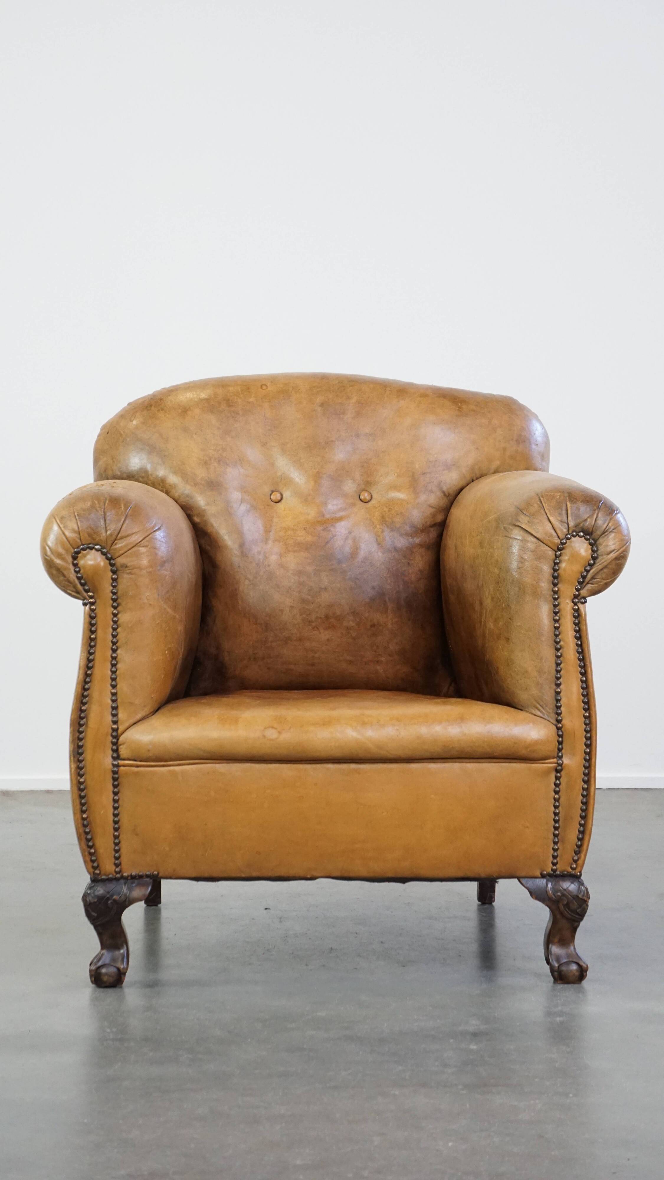 Fauteuil ancien en cuir de mouton