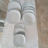Table service of 18 pieces in white porcelain