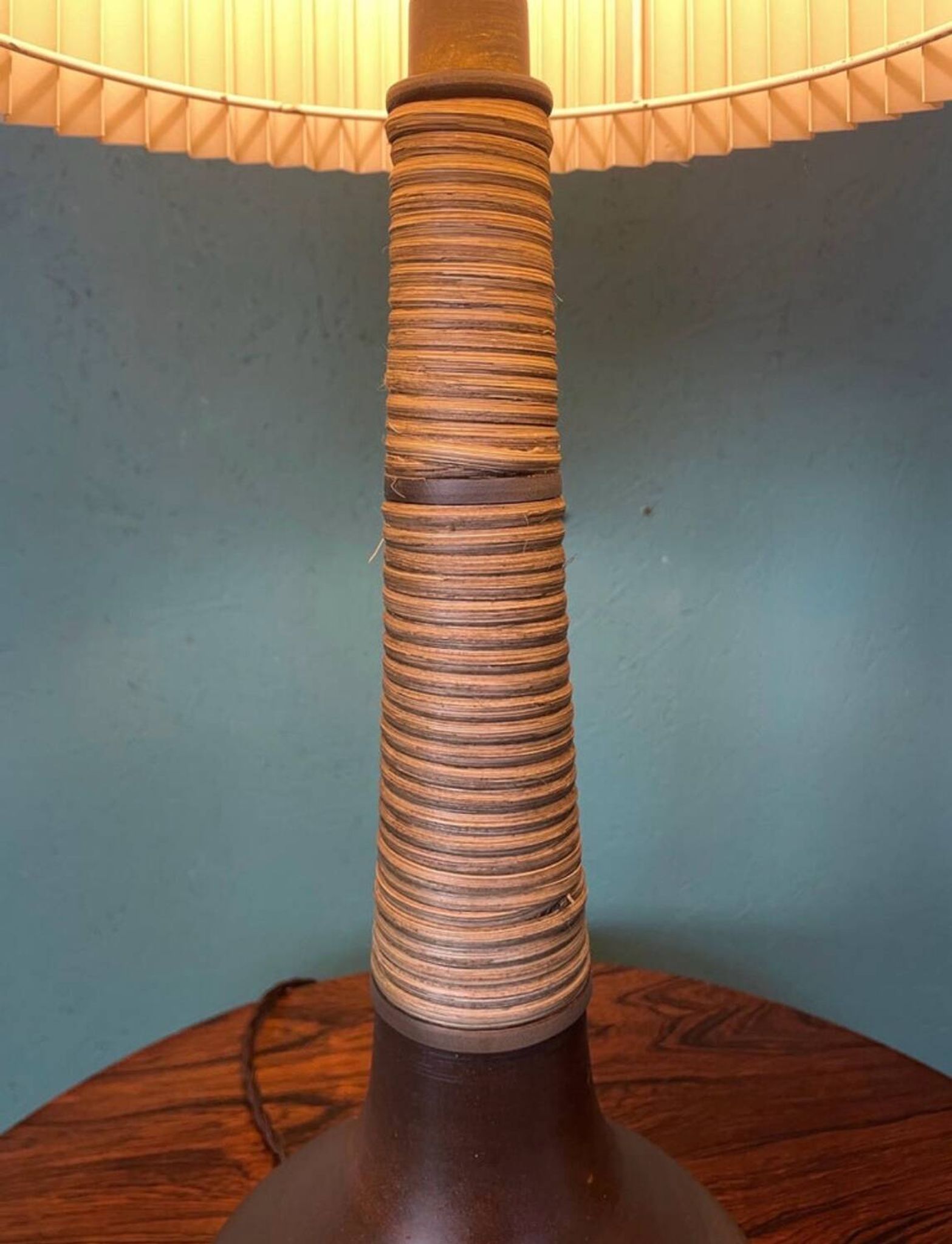 Herman A. Kähler pour la lampe de table en céramique Le Klint