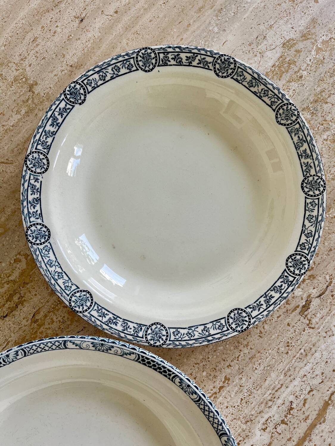 Duo of iron earth dishes