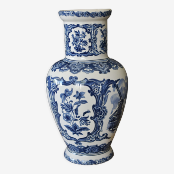 Ceramic vase floral decoration
