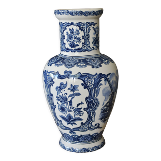Ceramic vase floral decoration