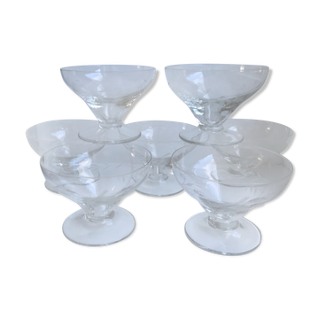 Lot de 7 coupes à champagne en cristal gravé, années 50-60