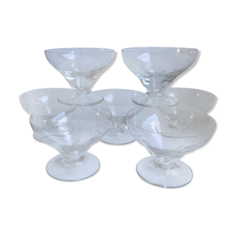 Lot de 7 coupes à champagne en cristal gravé, années 50-60