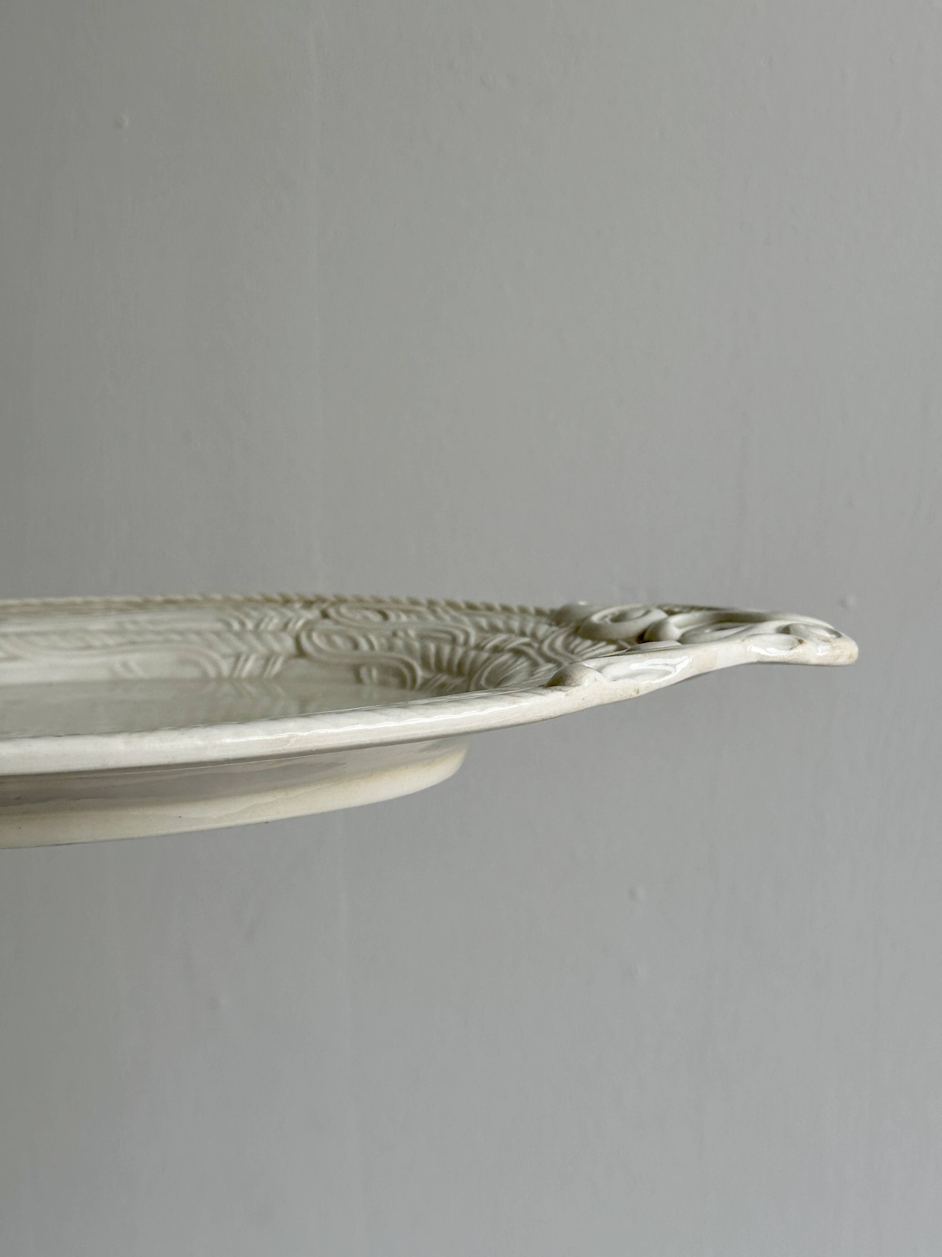 Large oval dish in sculpted white ceramic