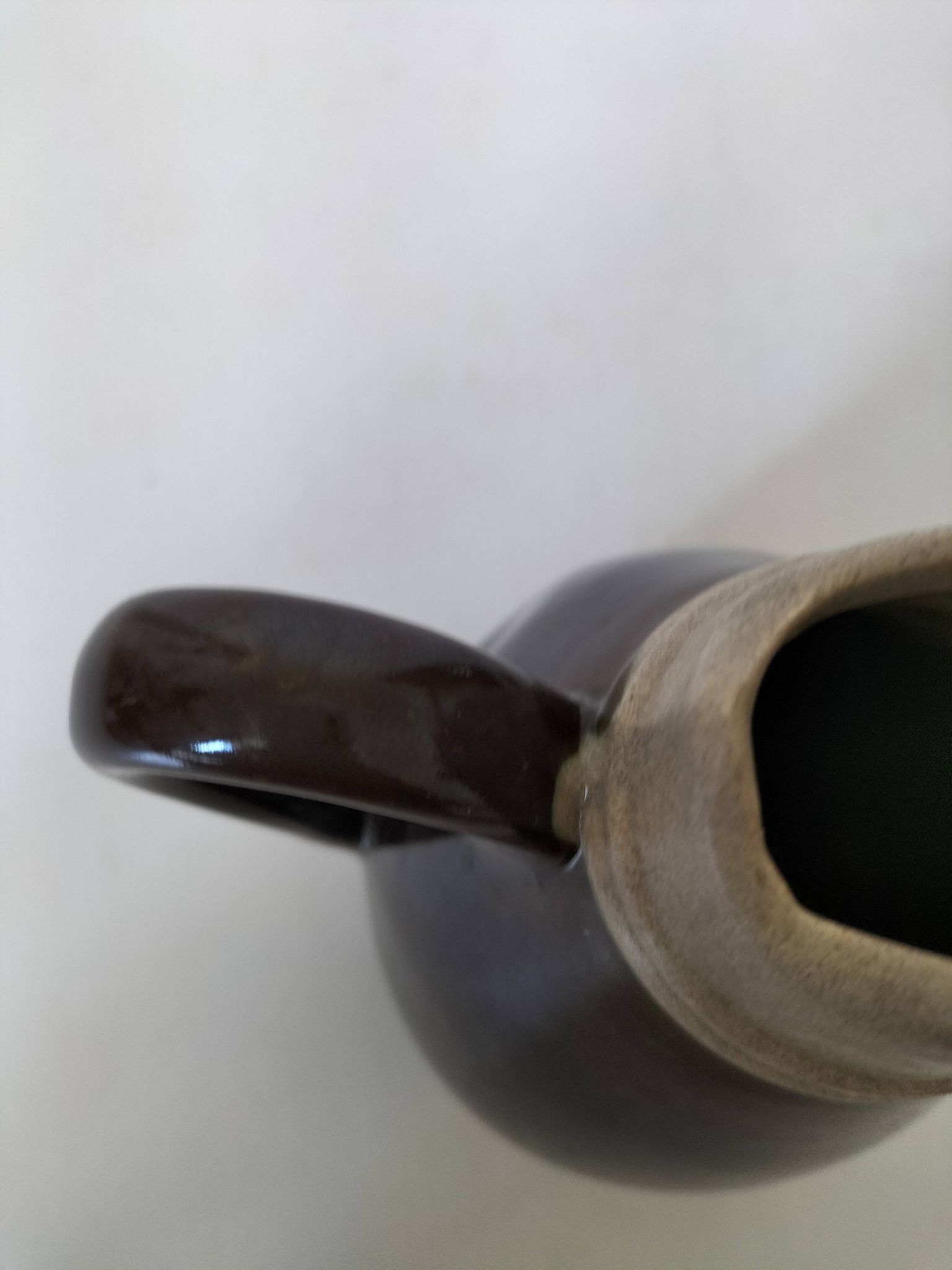 Two-tone stoneware jug model 424