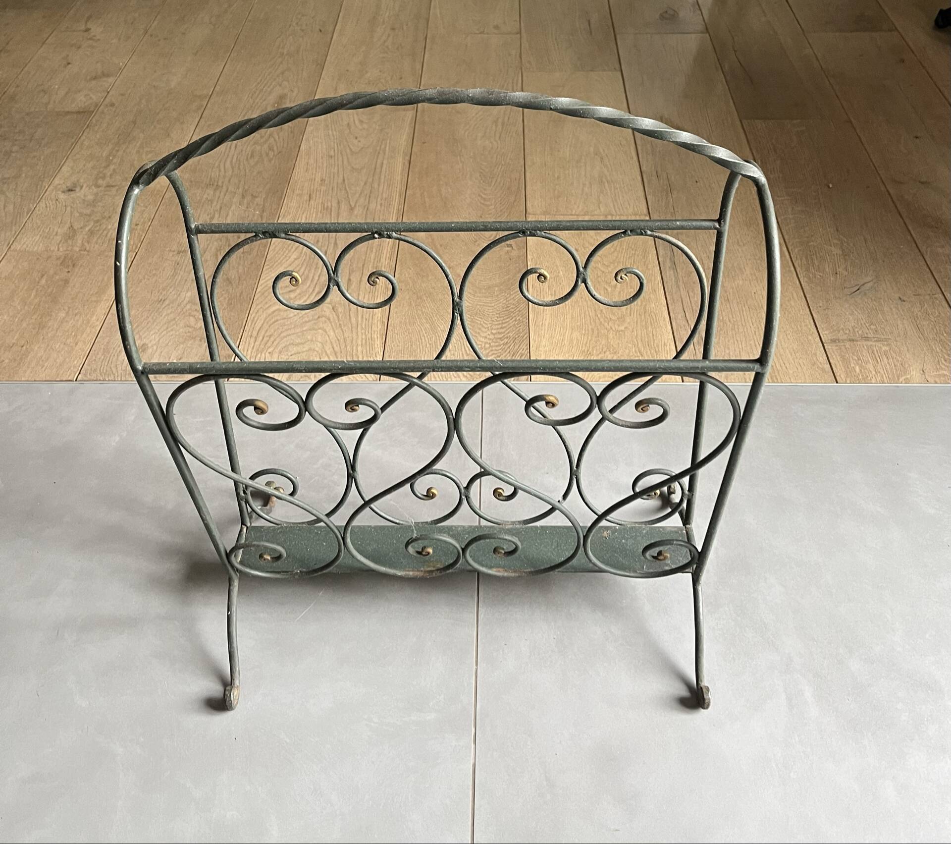 Vintage wrought iron magazine rack in green - 50s style