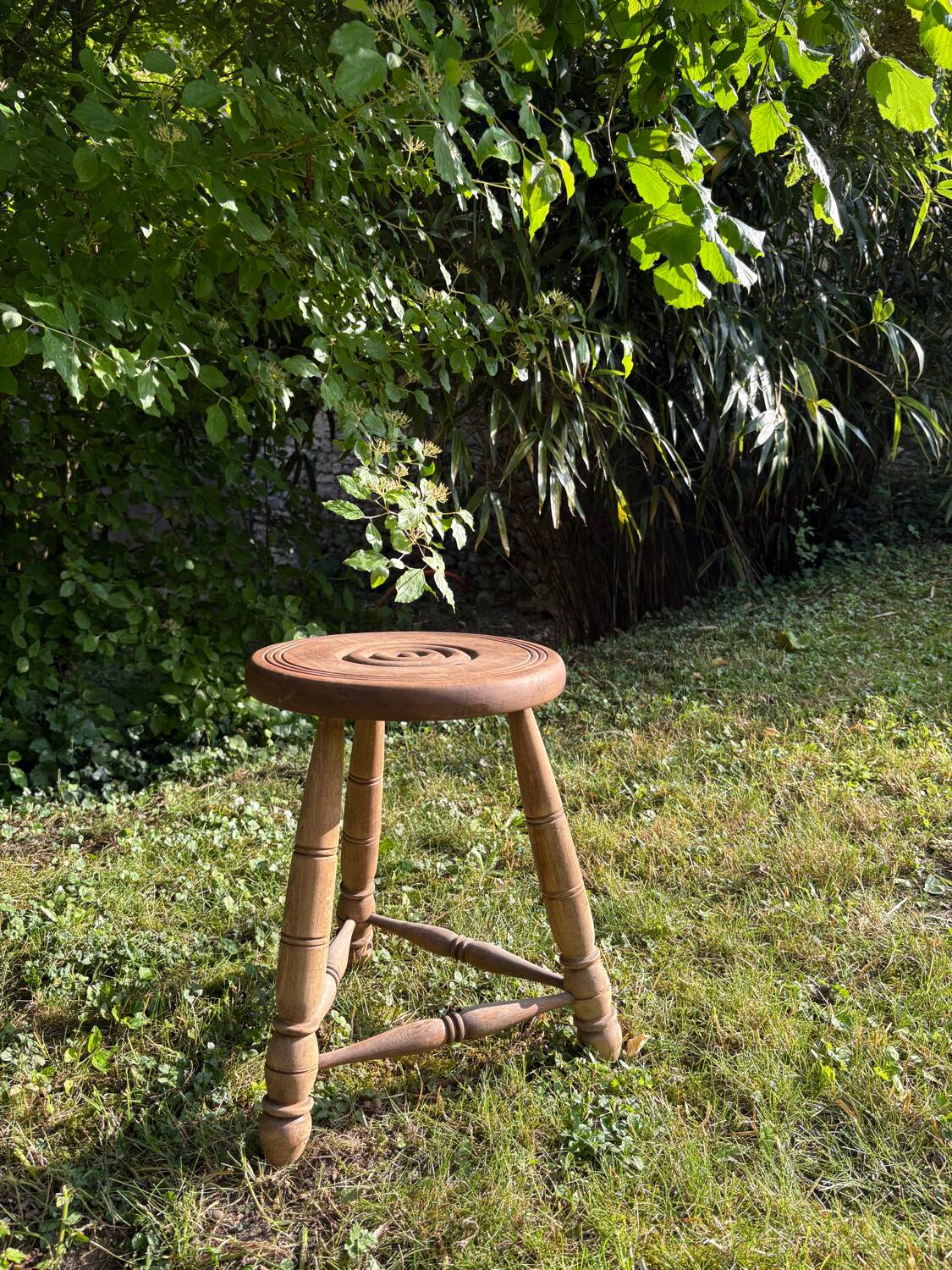 Wooden tripod stool with ball legs