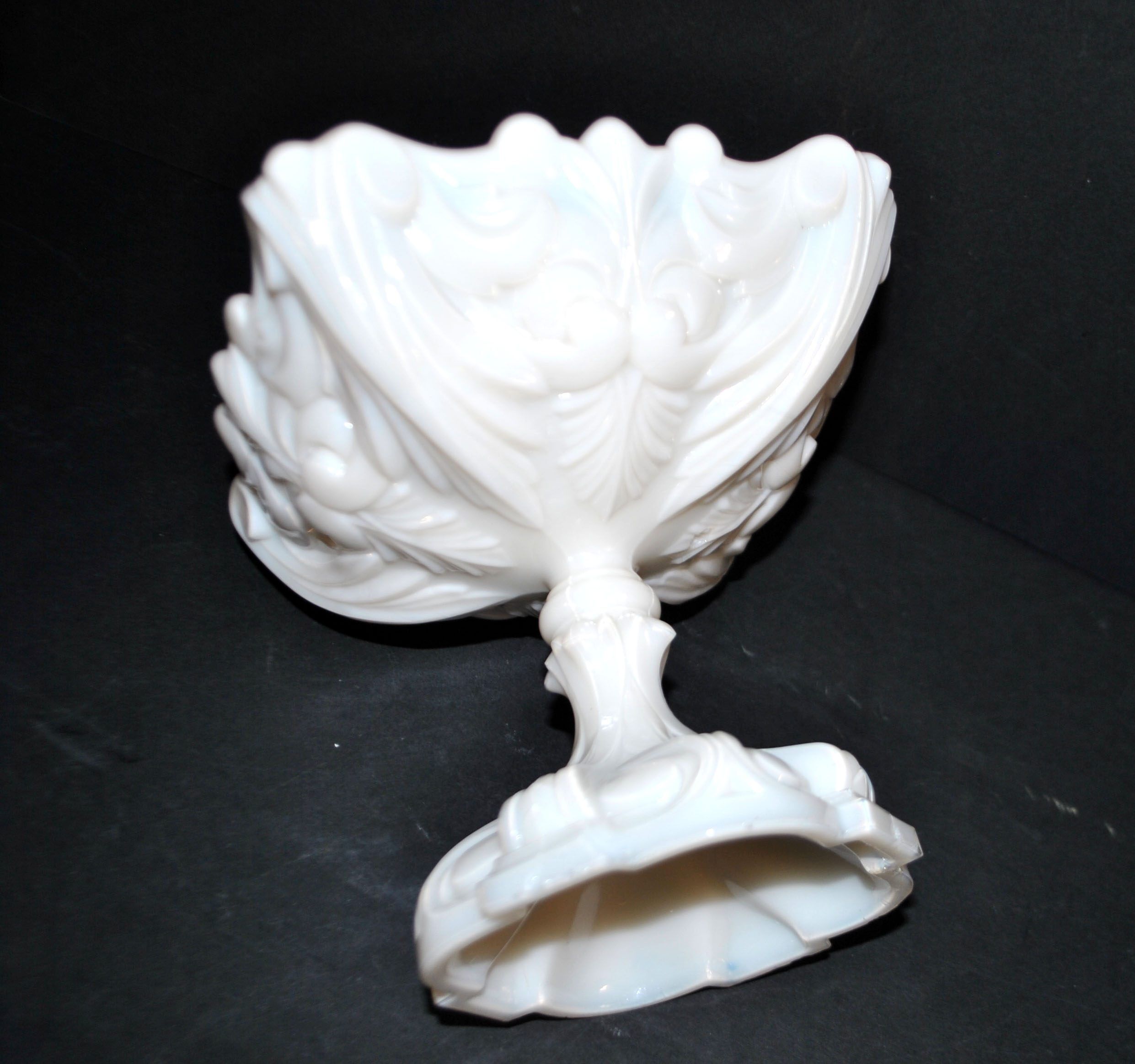 Opaline de Vallerysthal chalice cup Art Nouveau 1910 white opaline H16cm