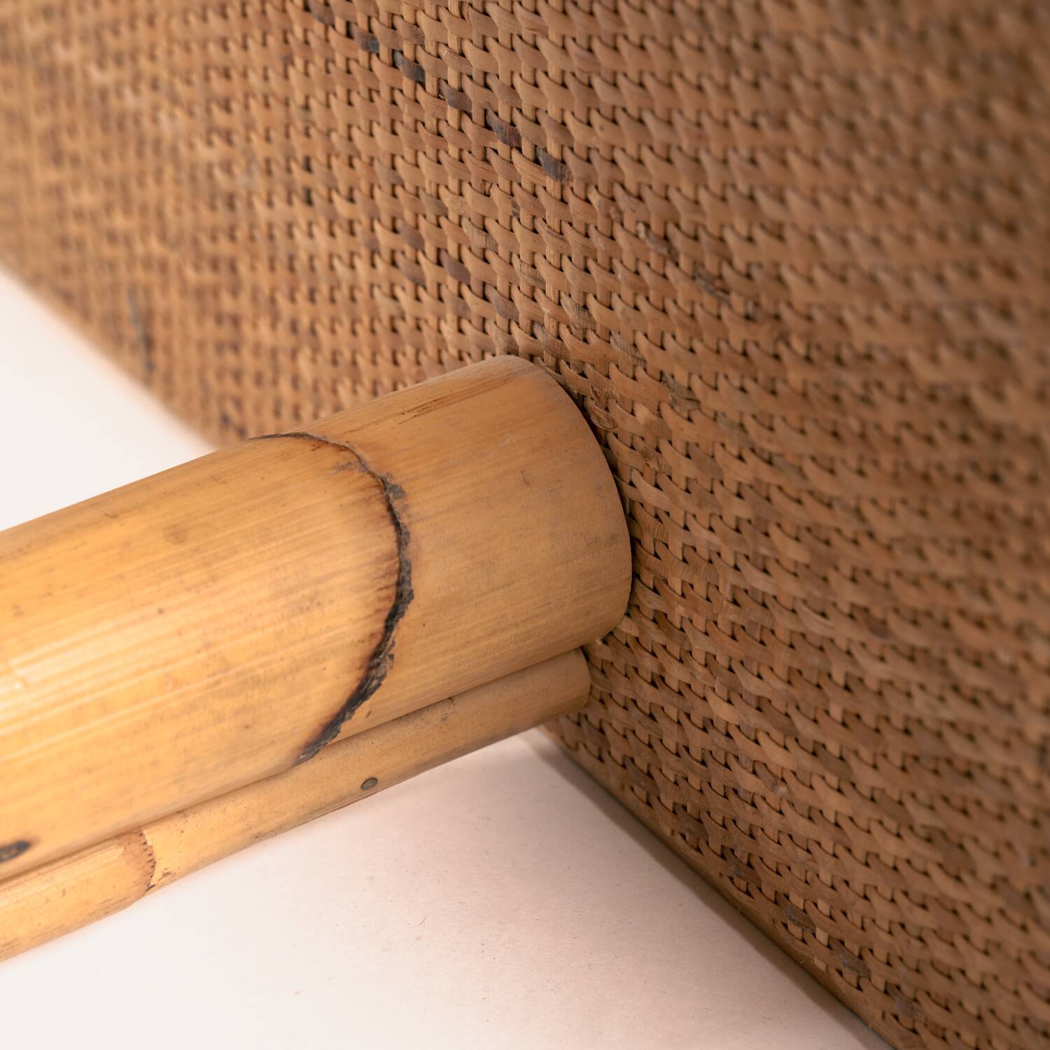 Bureau en rotin tressé et bambou avec charnières en bronze, Italie, années 1960