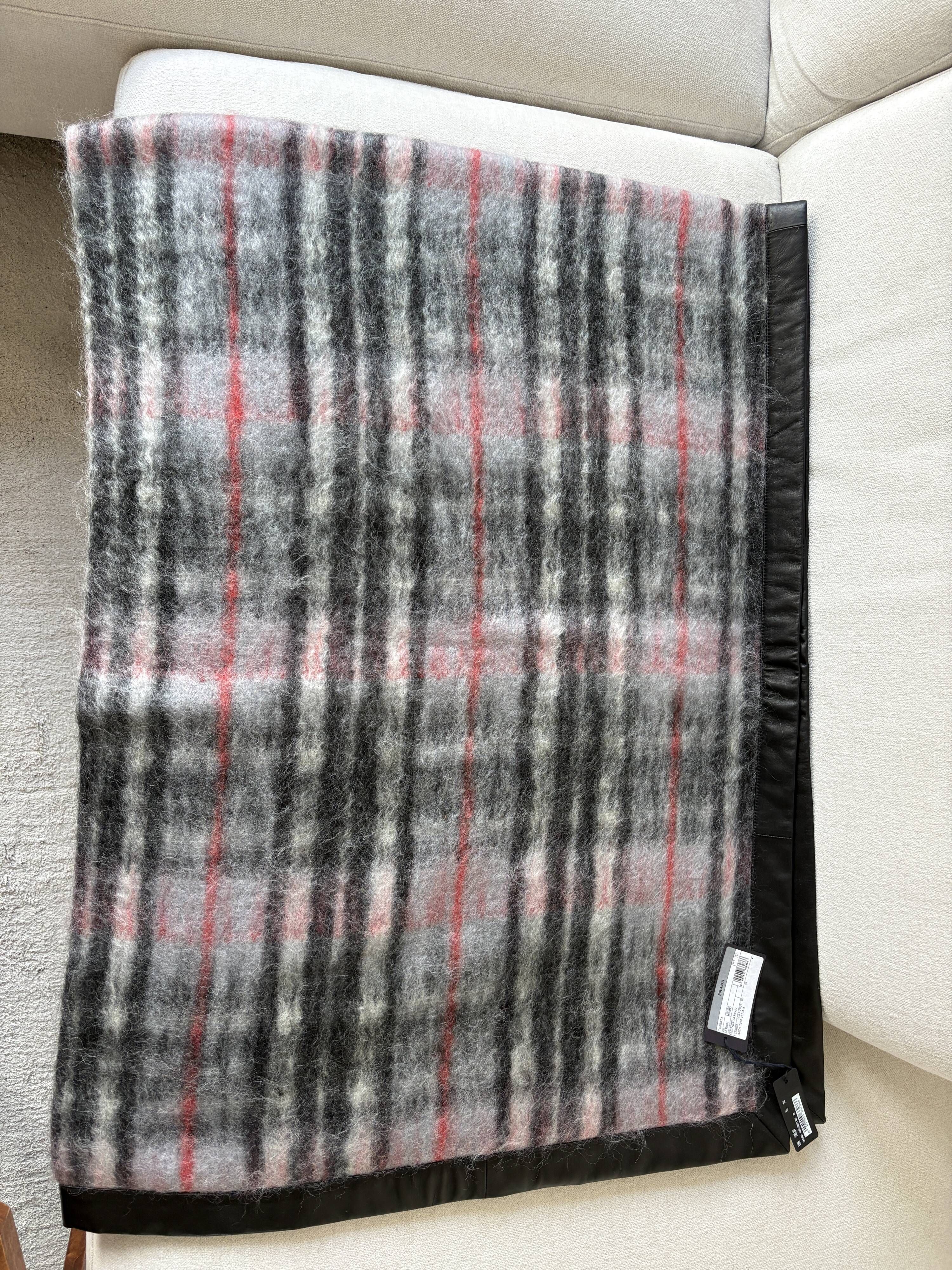 Prada Nouveau Plaid en Mohair