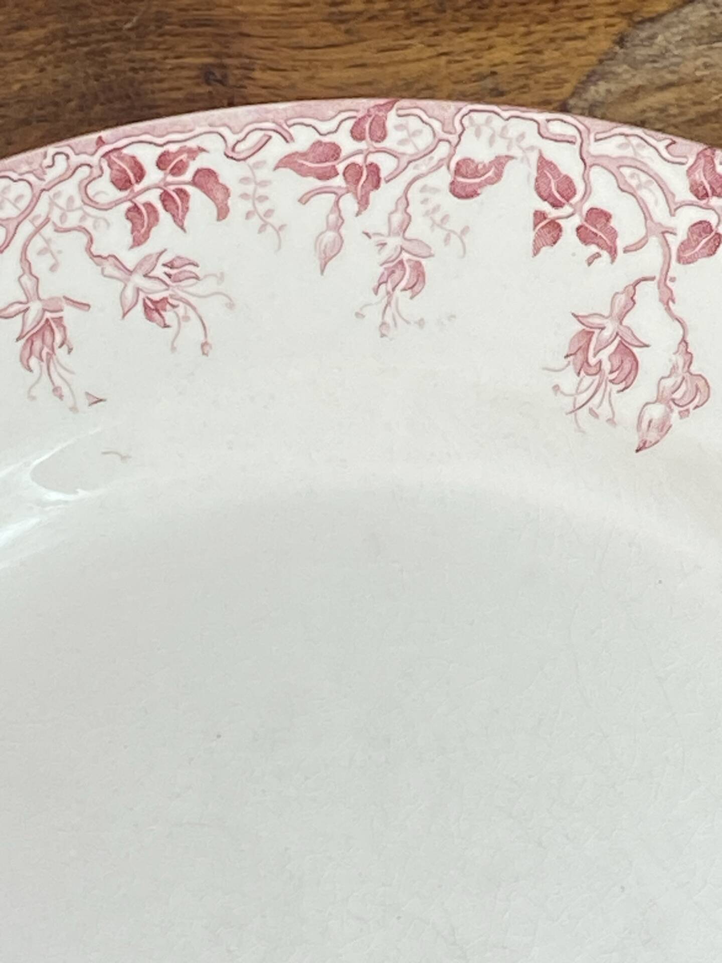 Plat rond en terre de fer
