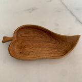 Empty pocket carved wood leaf shape