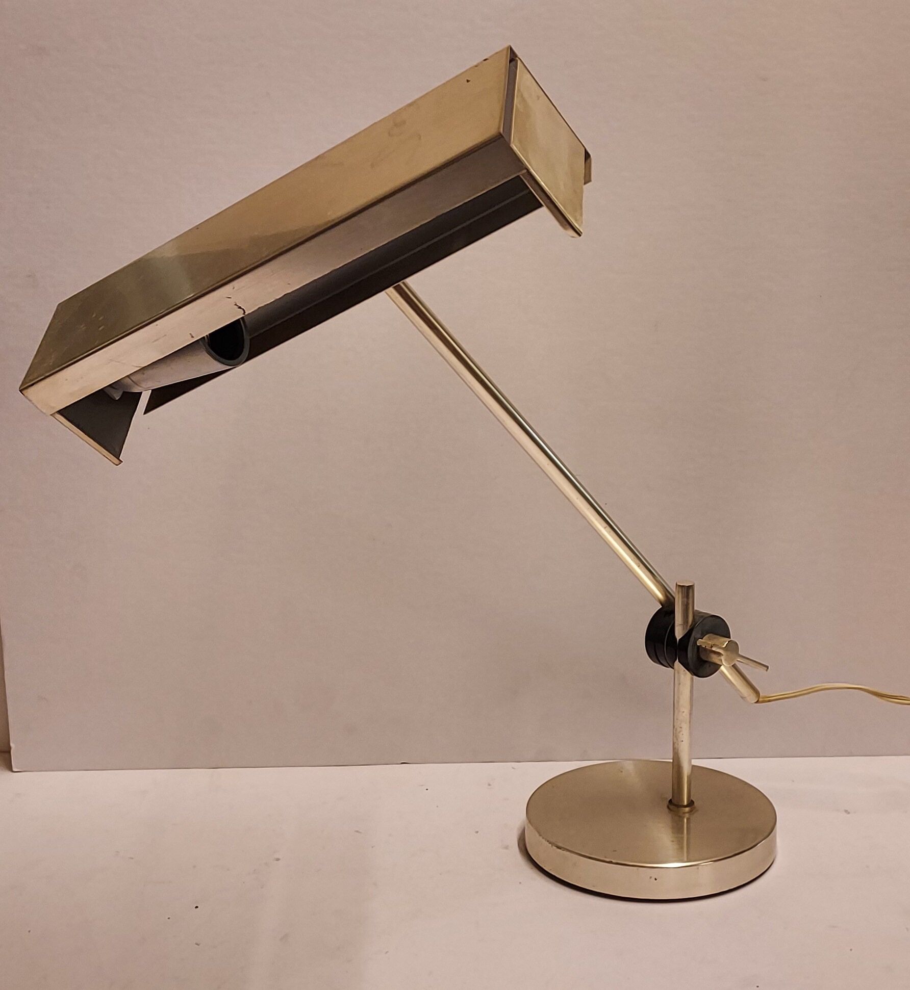 Desk light adjustable