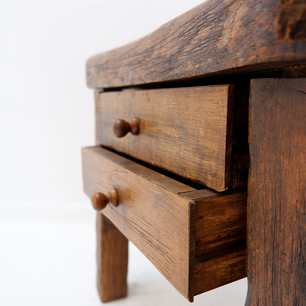 Tables de chevet ou table d'appoint rustiques en bois massif de style mid-century