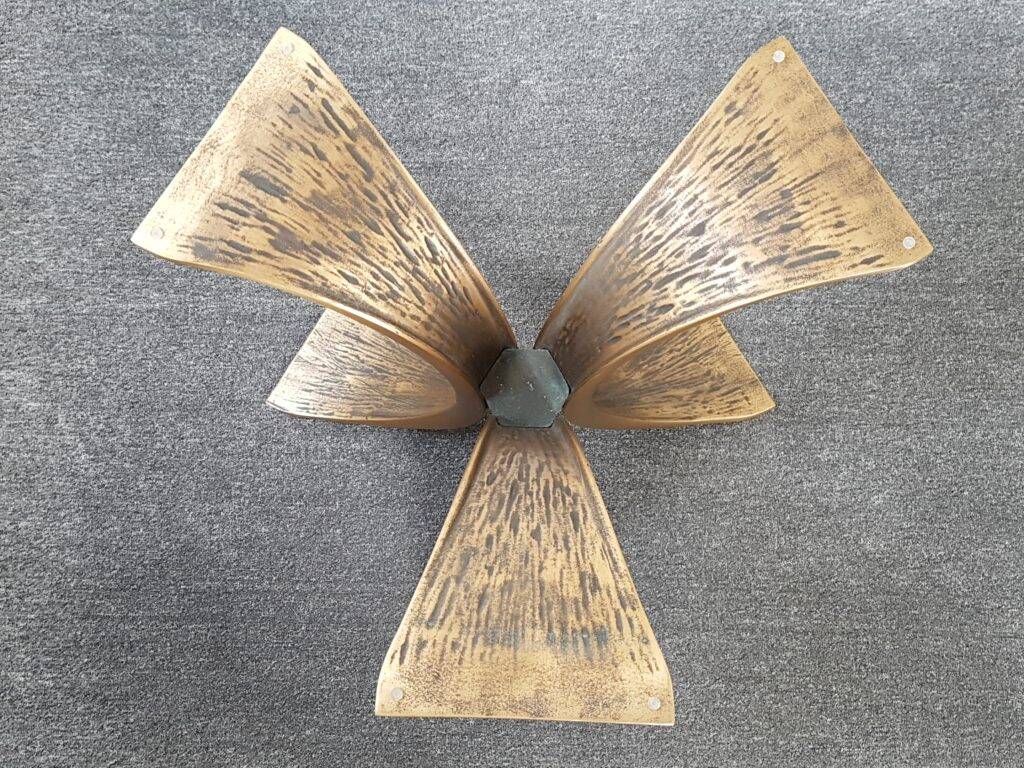 Vintage brutalist coffee table in bronze from the 1960s.