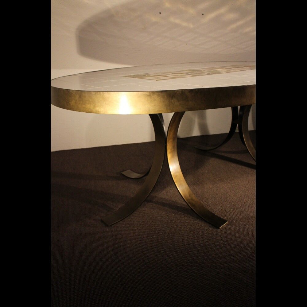 Table de forme ovale des années 1970