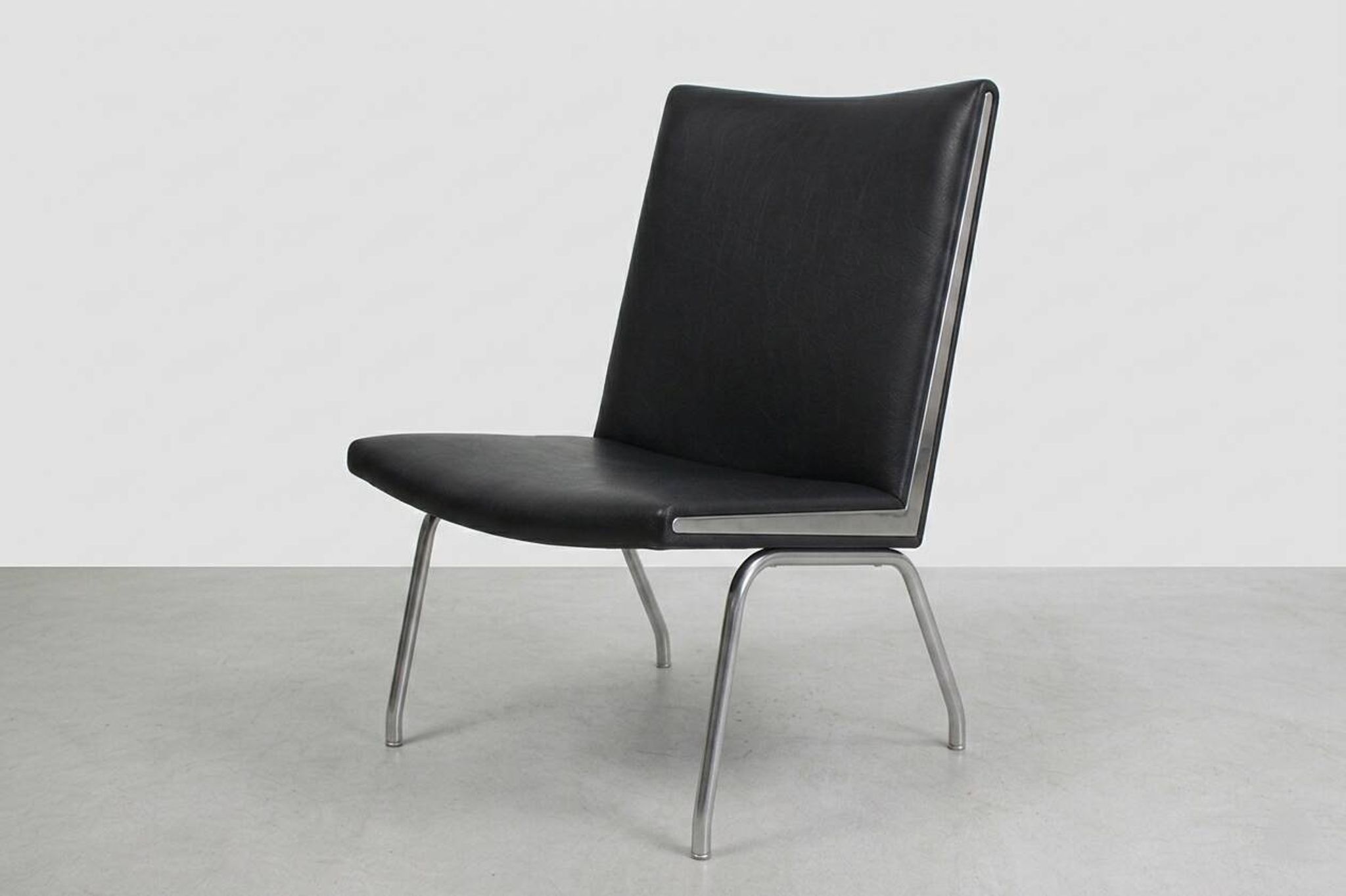 AP-40 "Airport Chair" by Hans J. Wegner - Denmark, 1959