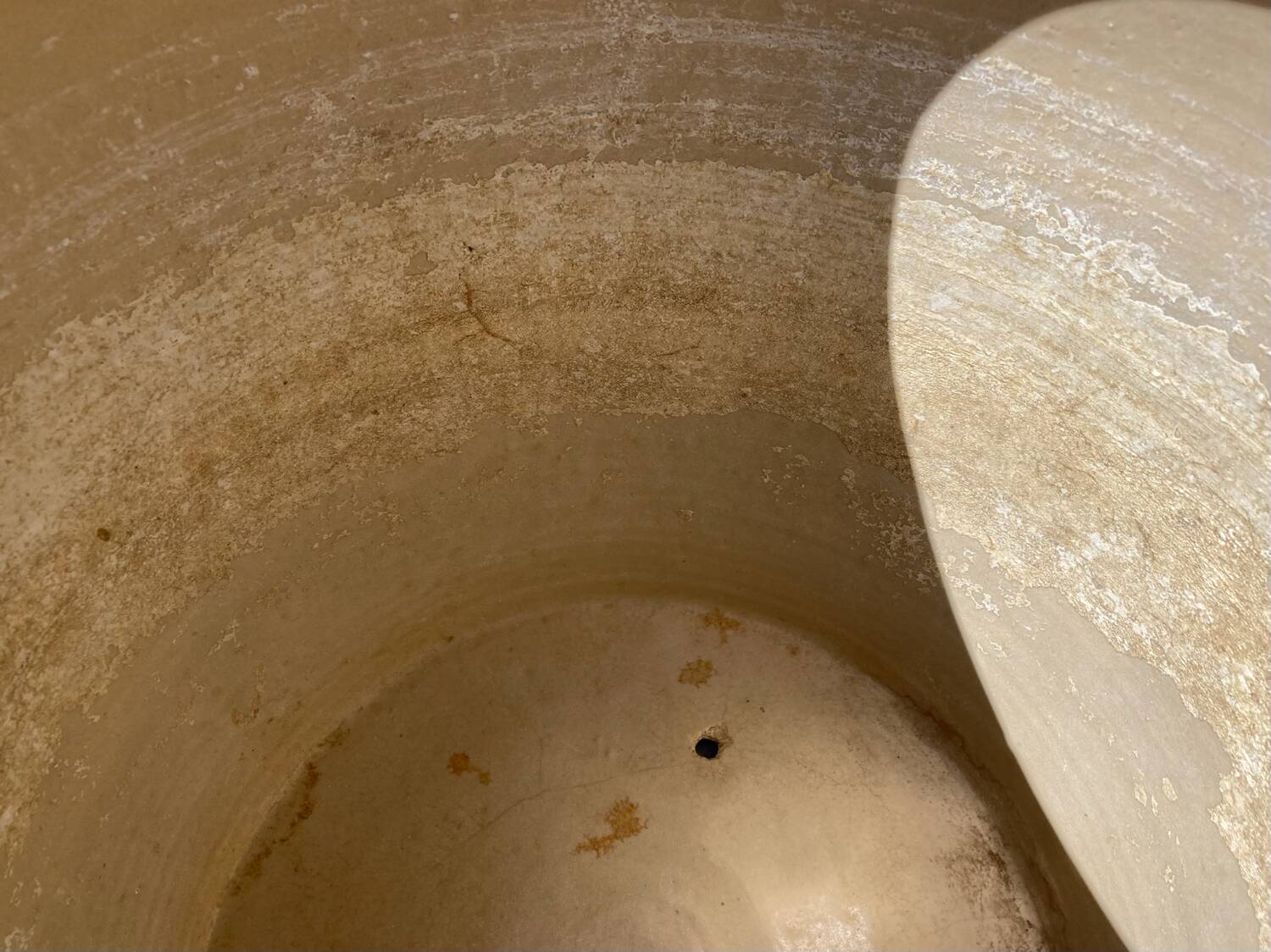 Light beige stoneware jar