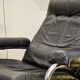 Fauteuil cuir et son ottoman