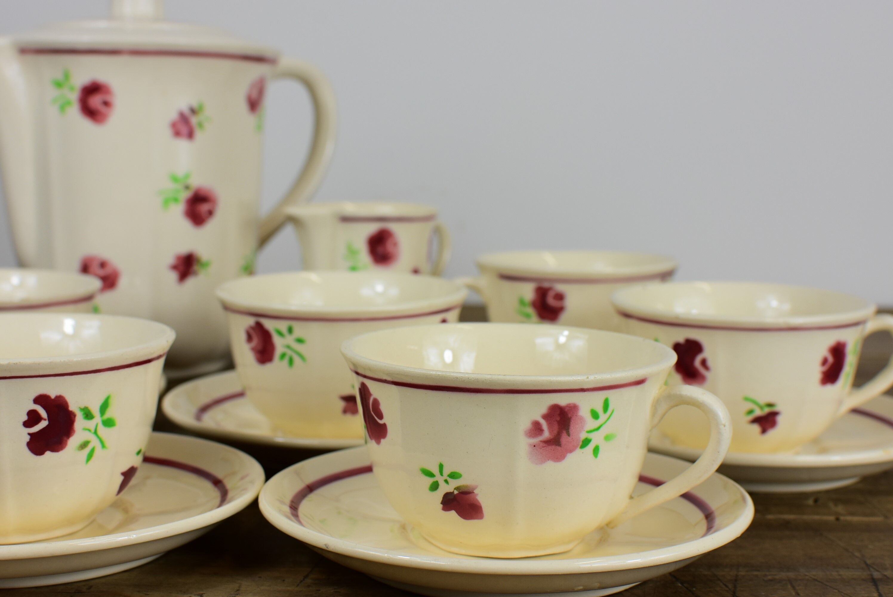 Set of 6 coffee cups his coffee teapot and milk teapot.