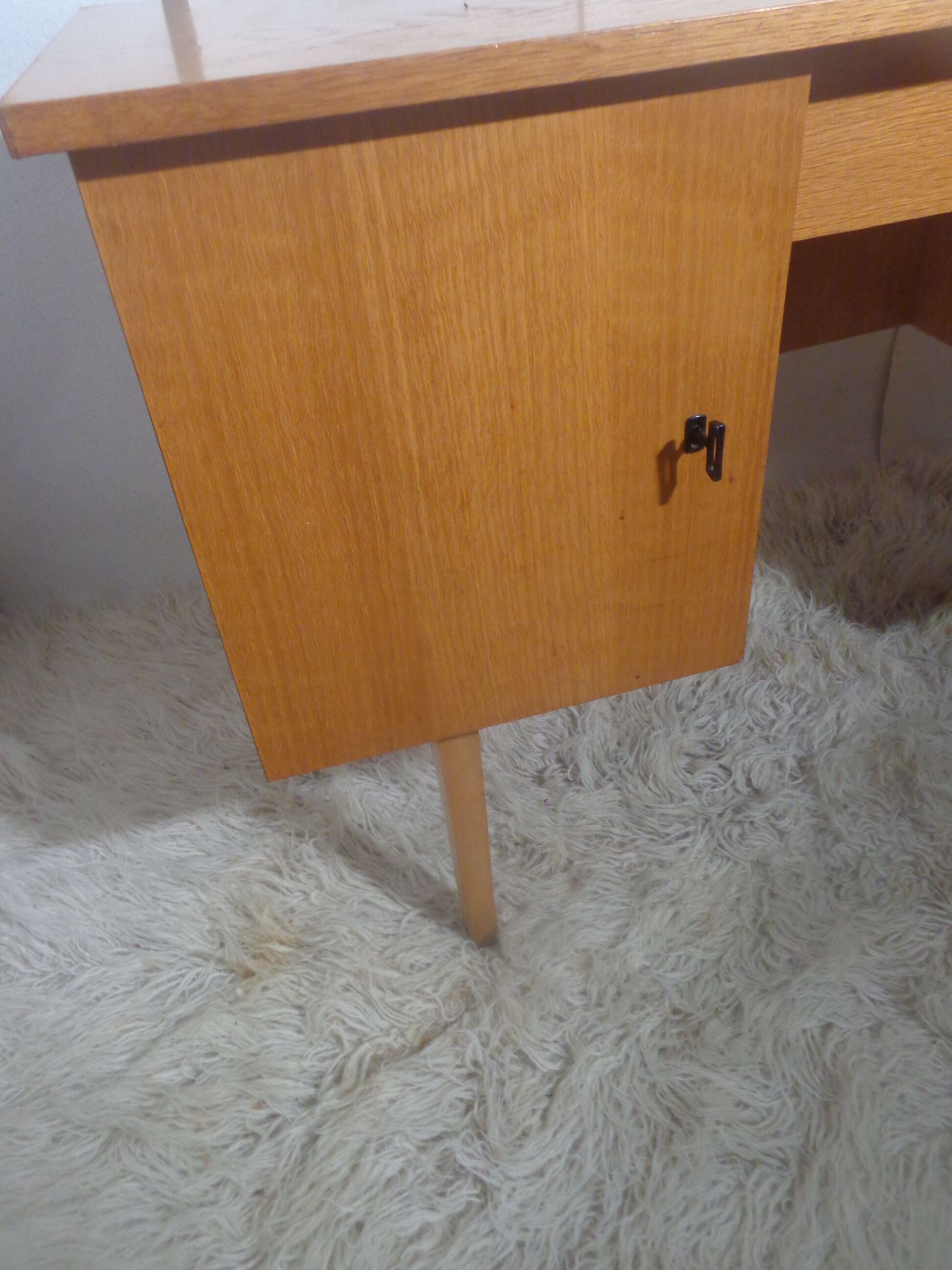 Bureau vintage des années 60 en bois clair