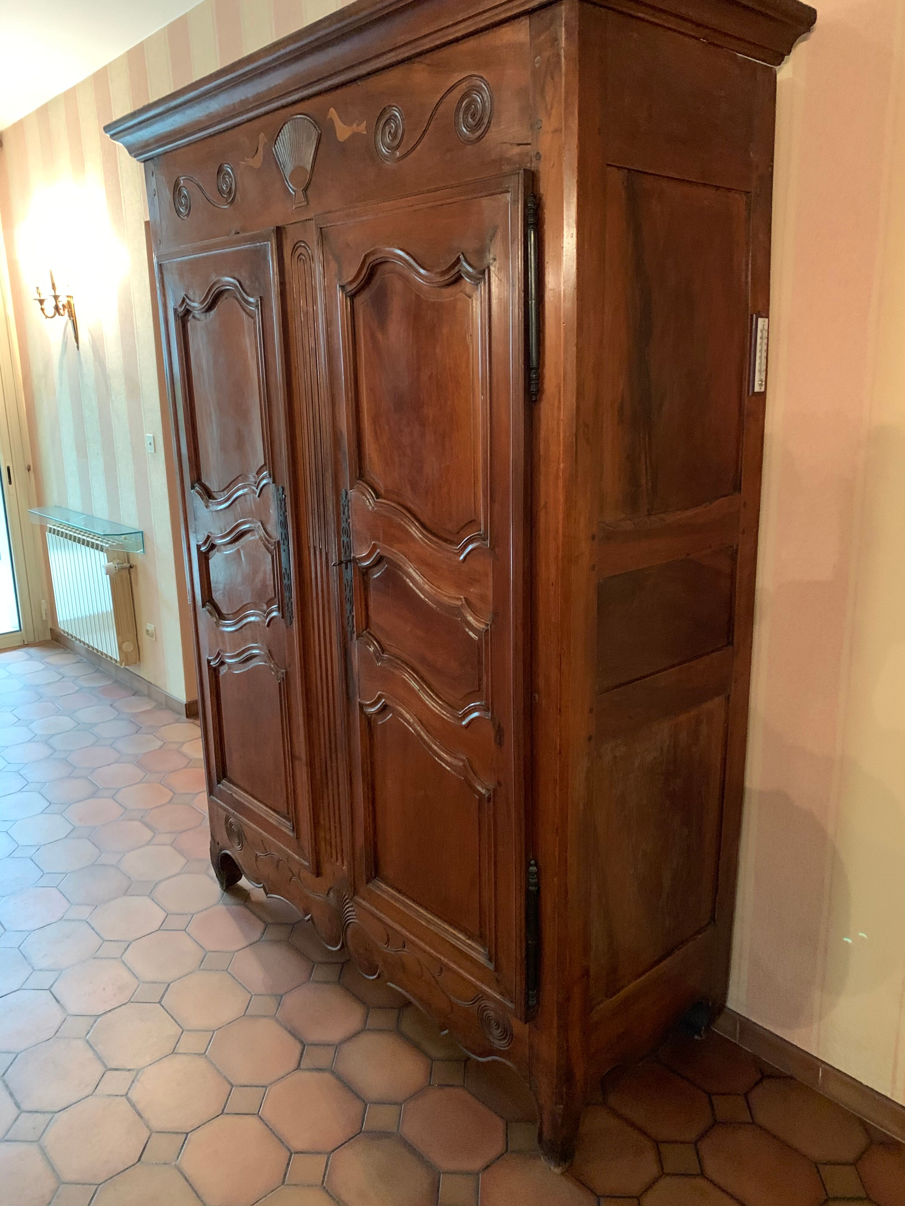 Antique wardrobe of character XVIII th of Rhone Valley