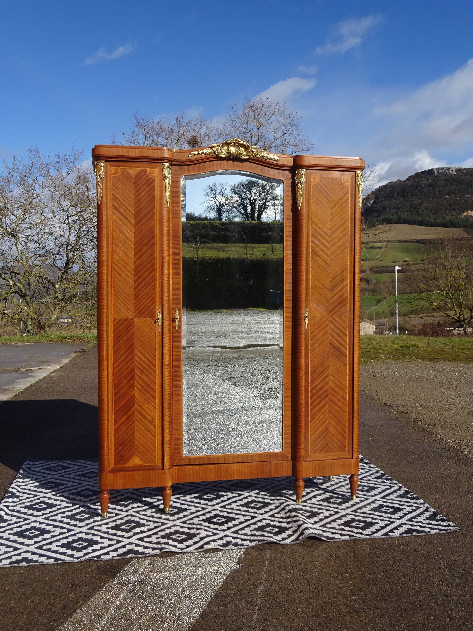 Grande armoire 3 portes