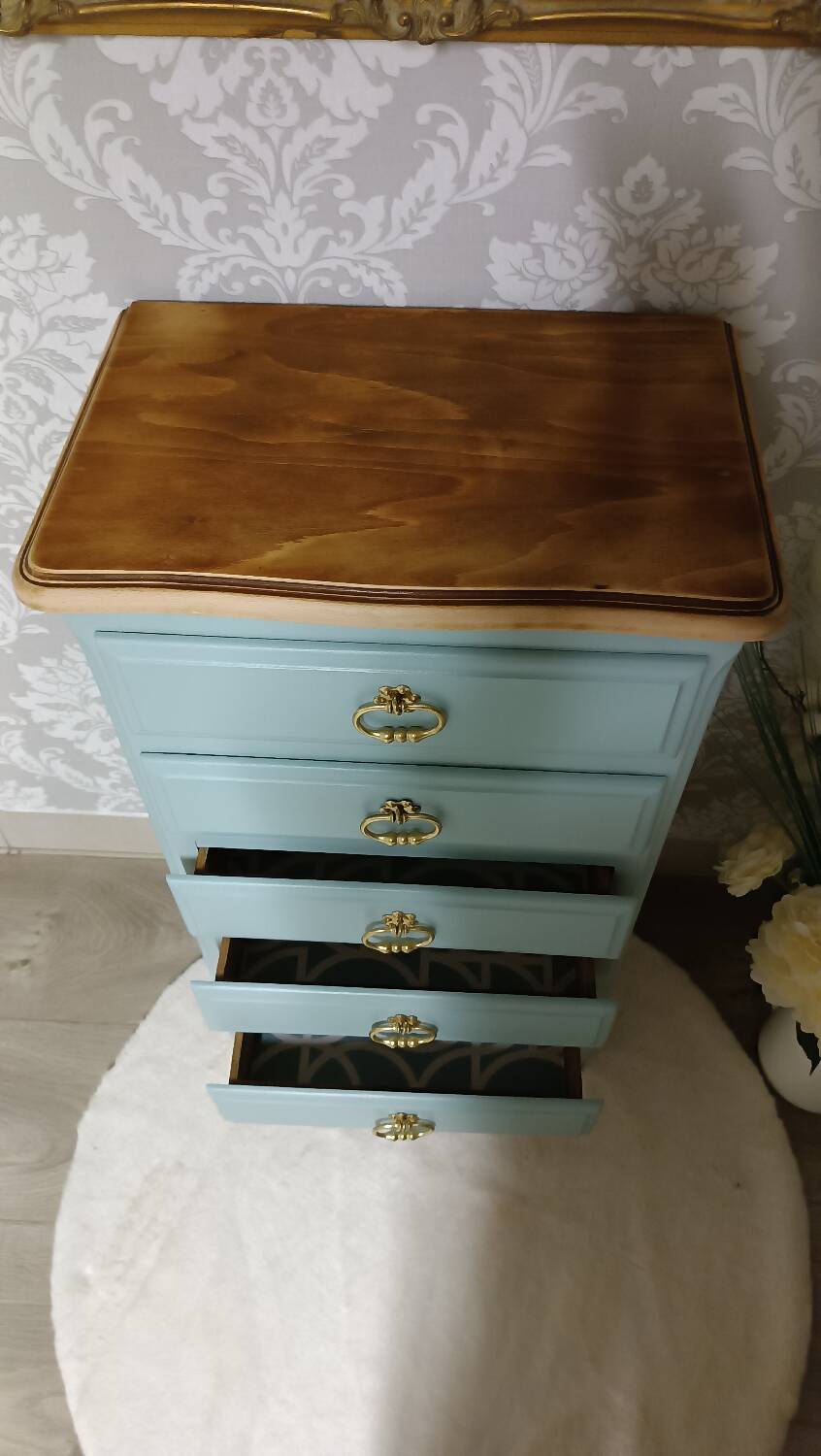 Louis XV style chest of drawers / commode