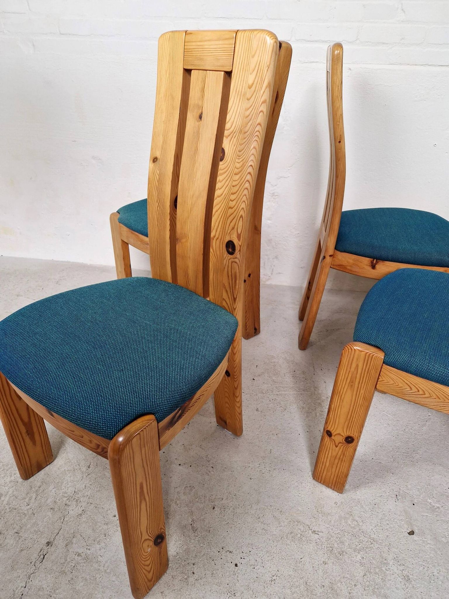 Ensemble de 6 chaises de salle à manger en pin danois, années 1970.