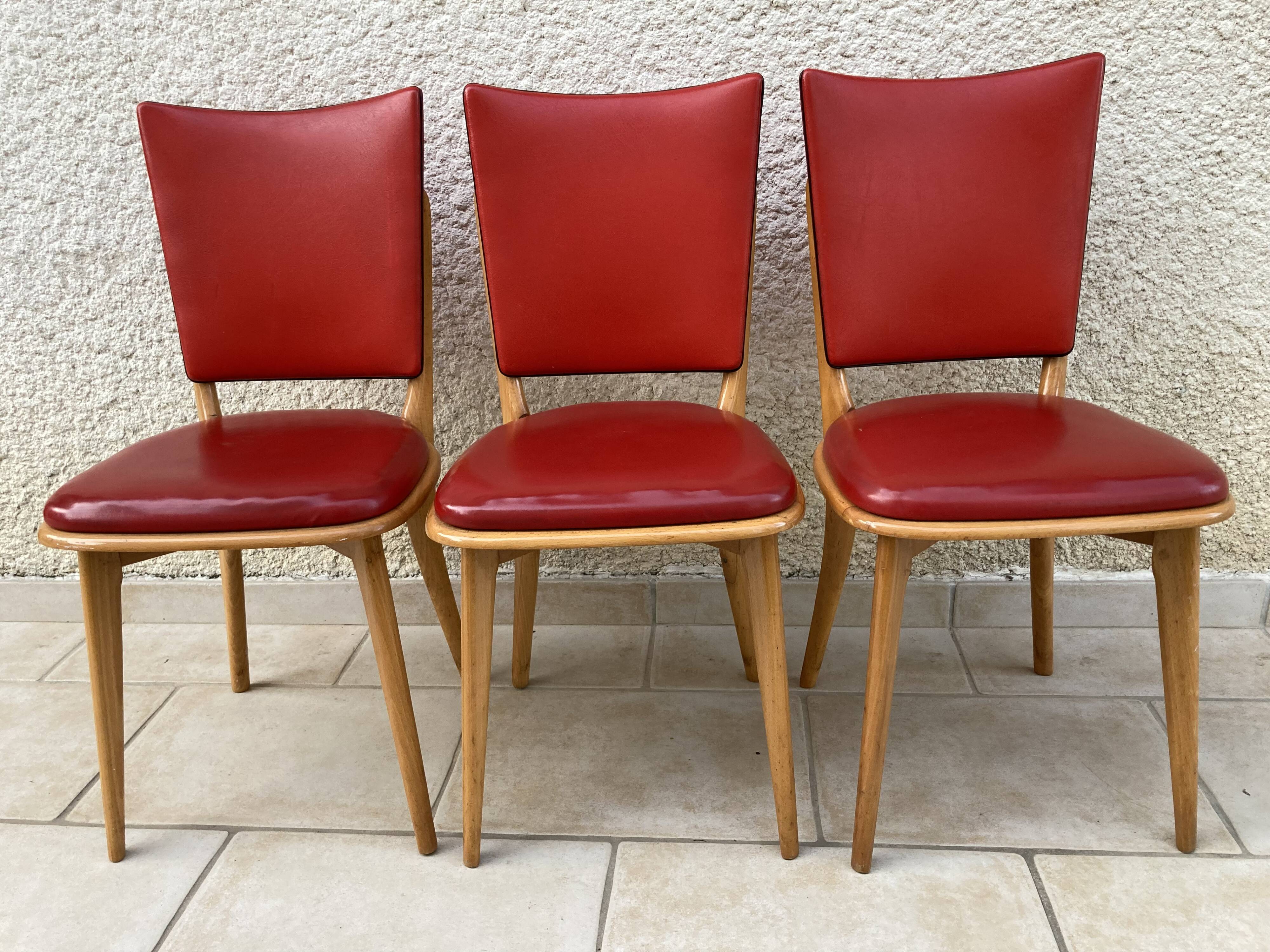 3 chairs in red Skaï