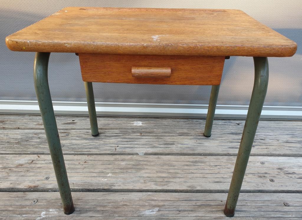 Table kindergarten office Jacques Hitier 1949