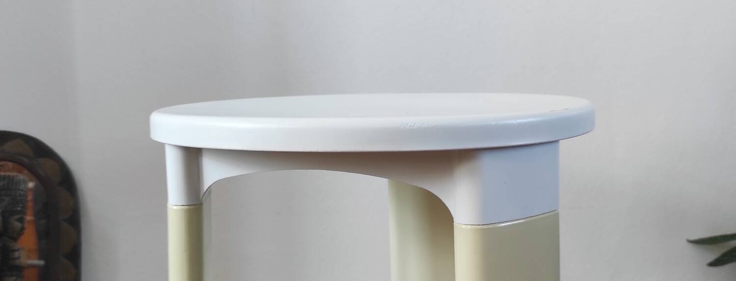 Vintage Space Age tripod stool in white plastic – Tatay, 1970s