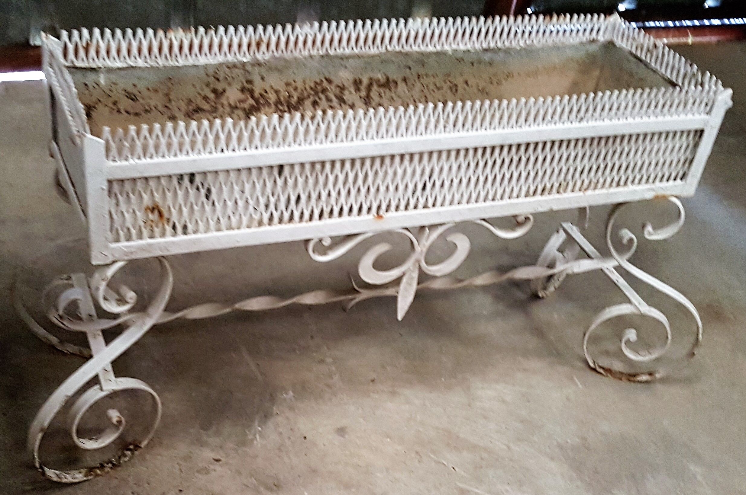 Jardinière en fer forgé