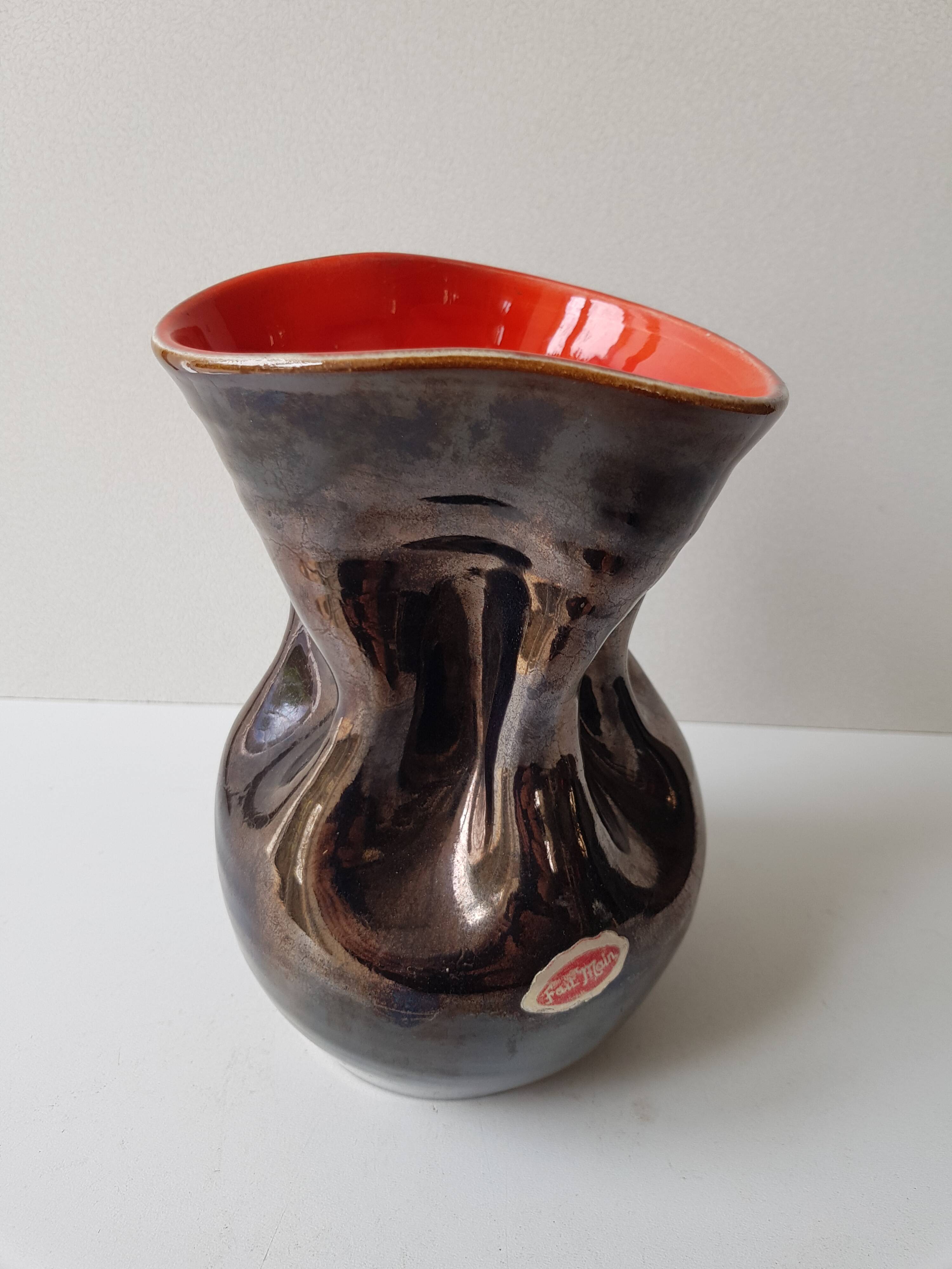 Ceramic vase Pearly black / red Free form - 60s design signed L Bro
