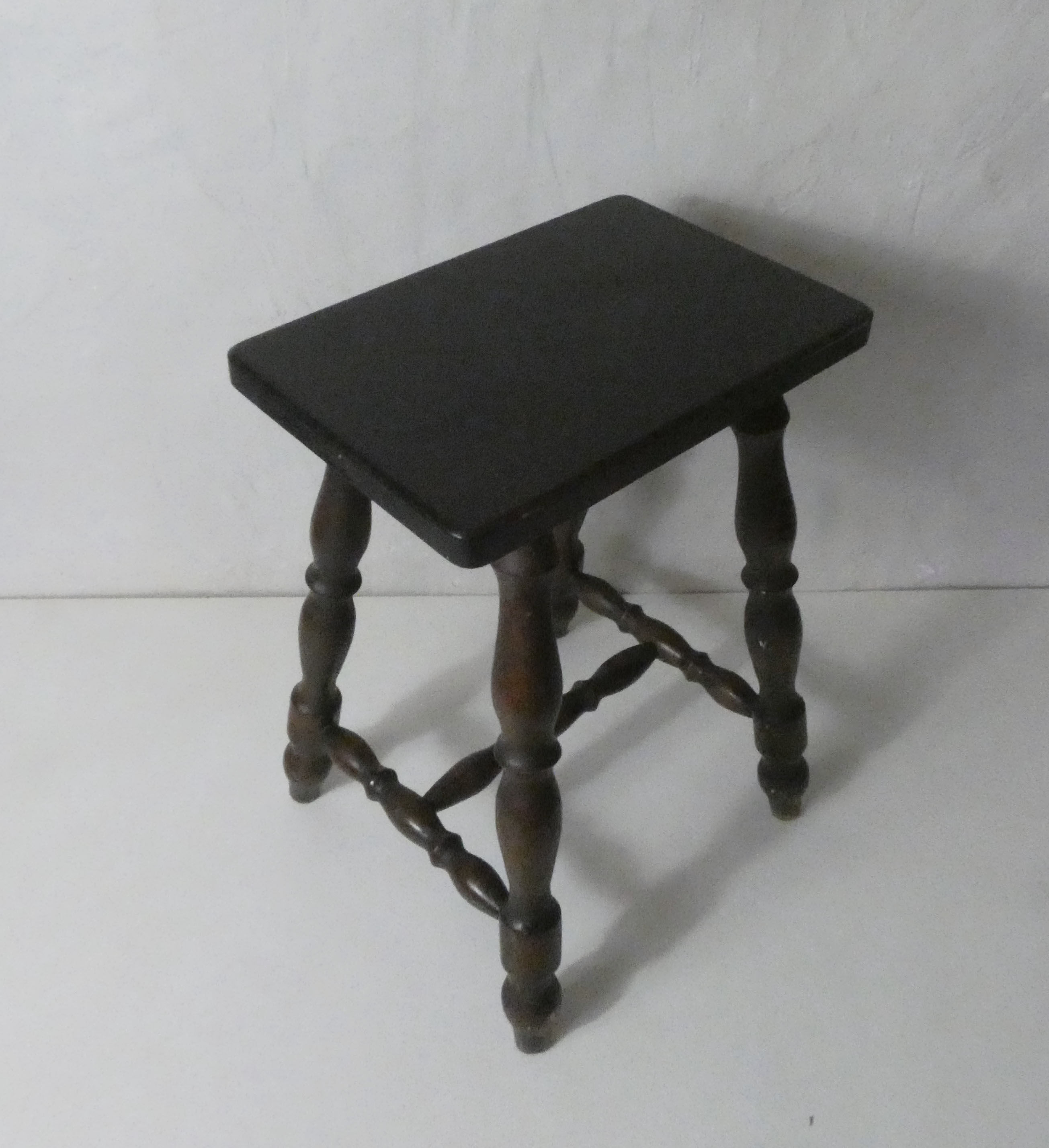Former breton folk art stool