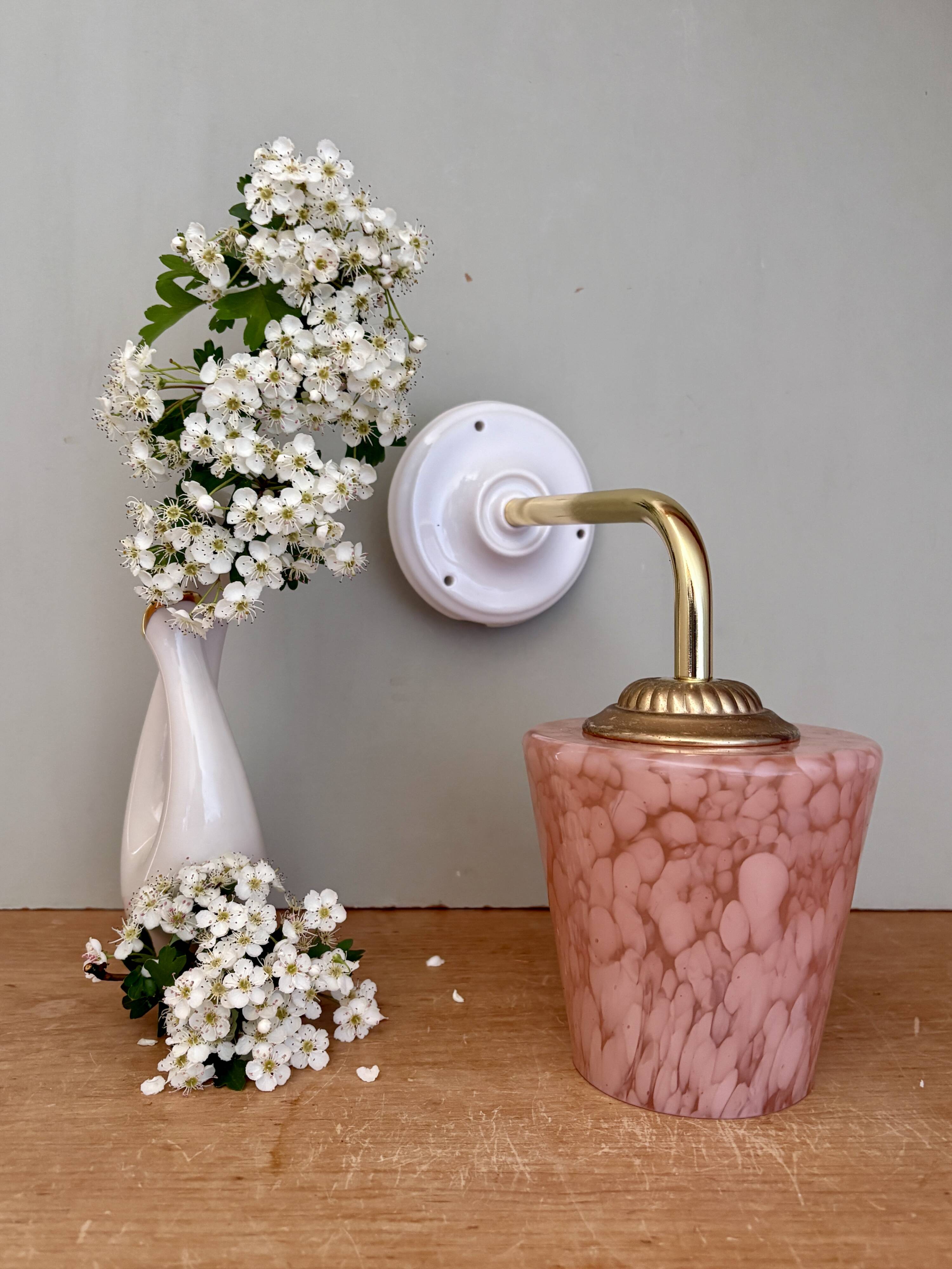 Vintage tulip wall lamp in pink Clichy glass