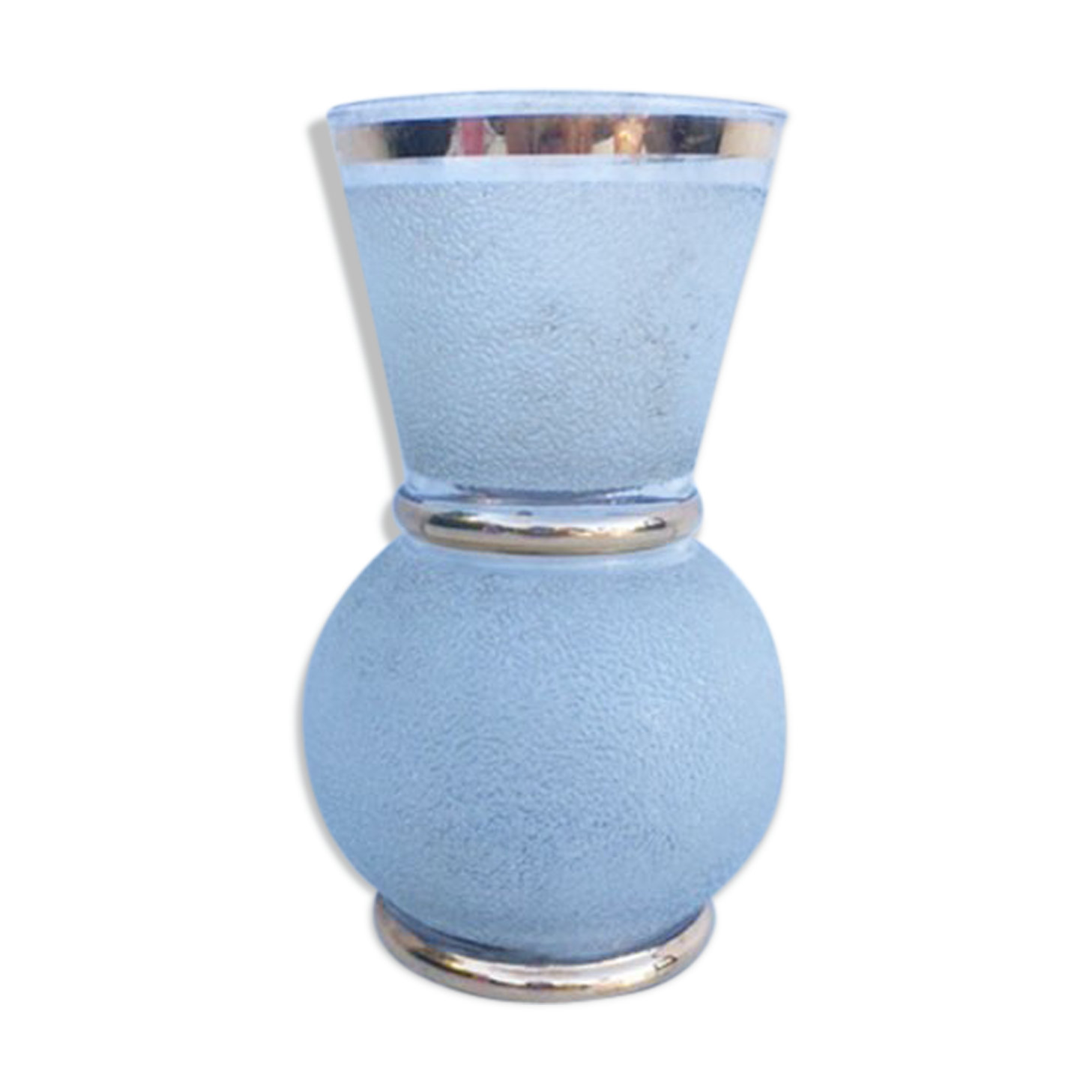 White and gold vase