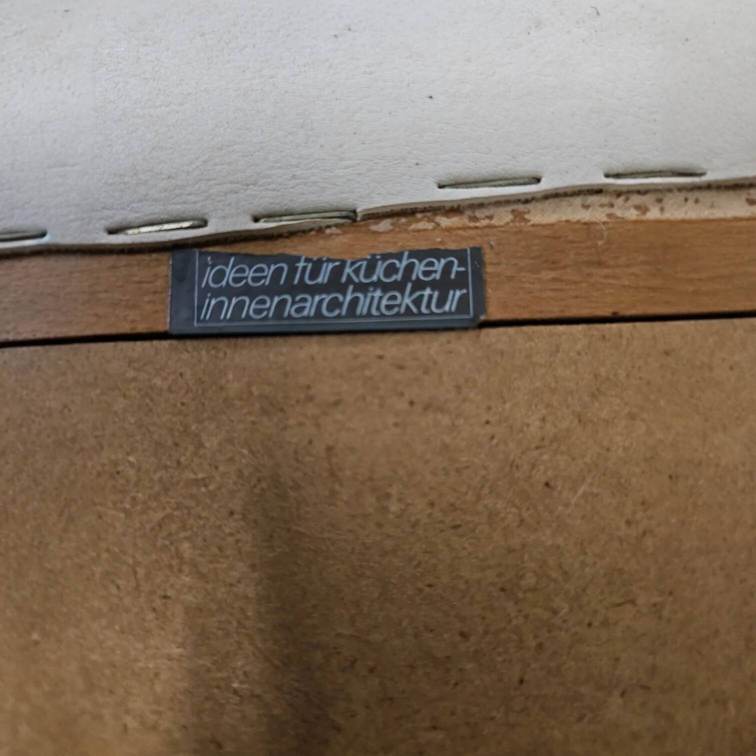 5 x dining chairs / light grey wooden frame / leather seat / Germany 1970s / labeled "ideen für kuchen - innenarchitektur"